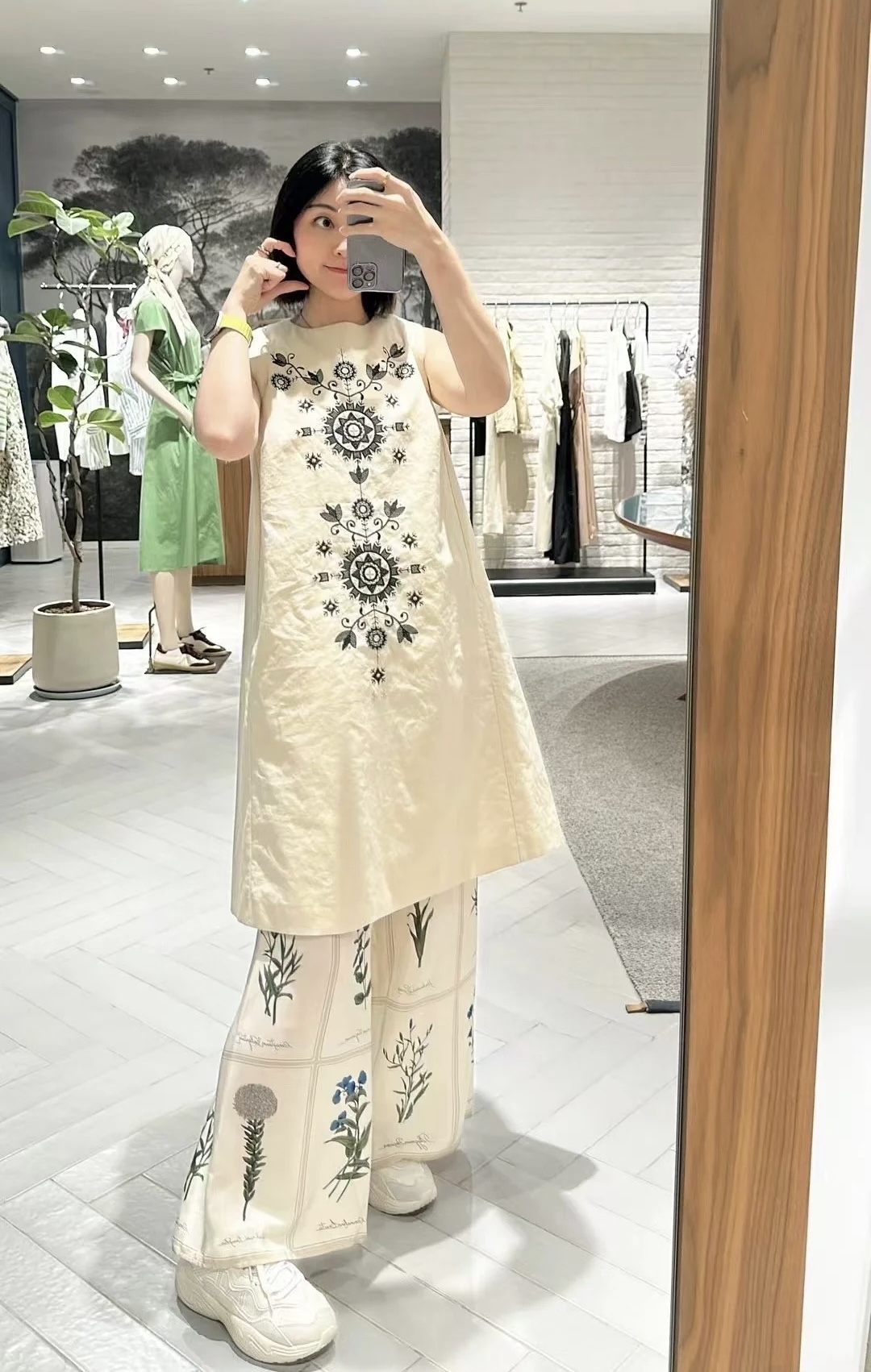 NO:423527,Model number D25060843 MaxMar*a new style, fashionable retro heavy industry embroidery pattern, loose and versatile A-style sleeveless vest sesame dress!  (M size bust 98, 92 length) hair, skirts, alexander wang19860909款号D25060843 MaxMar*a新款 时尚复古重工刺绣图案宽松百搭A版型无袖背心麻料连衣裙！（M码胸围98,衣长92）发,,skirts,alexander wang,Women's clothing