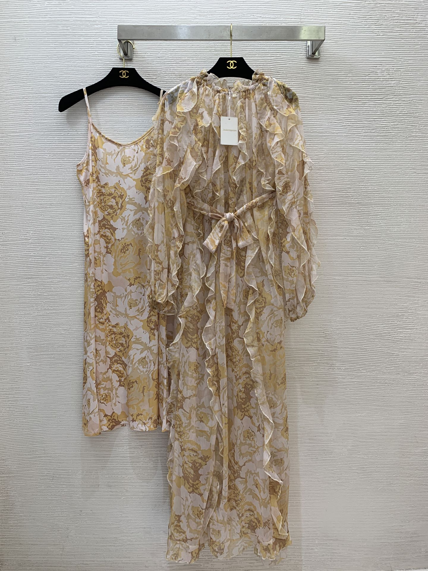 NO:428278,Model number G25061477 ZIMMERMA*N Australia brand High-end custom silk blend flowing fabric!  Fashion printed heavy industry fungus silk edge splicing loose slim lace collar long sleeve dress printed inner strap base skirt with belt and tie!  1.2.3.4/SMLXL (2 size inner wear, bust 88, skirt length 95 without shoulder straps, bust 118, rotator sleeve 72, skirt length 142) hair, skirt, skirt, real silk, ties, alexander wang19860909款号G25061477 ZIMMERMA*N兹默曼澳洲品牌 高端定制真丝混纺飘逸面料！时尚印花重工木耳丝边拼接宽松显瘦花边领长袖连衣裙印花内搭吊带打底裙配腰带和领带！1.2.3.4/SMLXL（2码内搭,胸围88,裙长95不含肩带,胸围118,连肩袖72,裙长142）发,,skirts,real silk,ties,alexander wang,Women's clothing