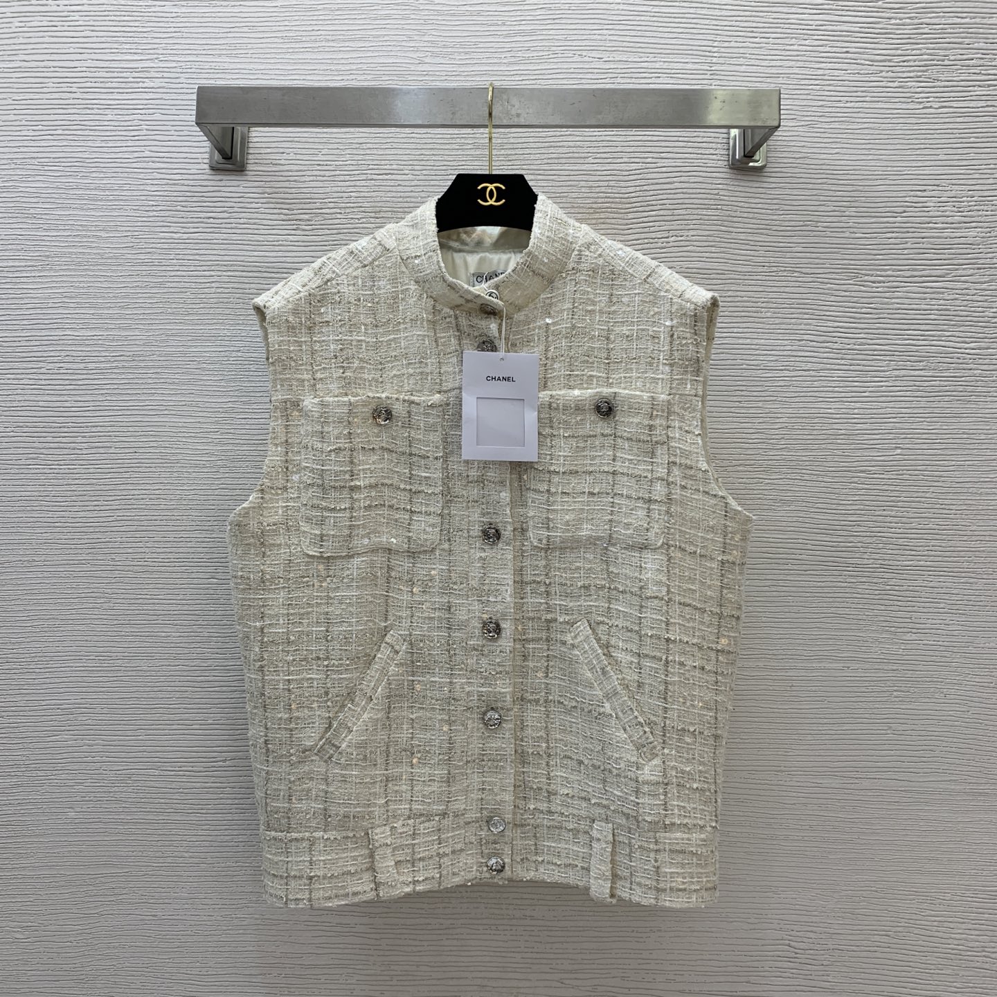 NO:428300,Model number G25061428 Chane* new style shining sequin tweed high-end camellia dark pattern jacquard lining loose stylish stand collar sleeveless vest small fragrance jacket!  Beige, (M size shoulder width 50, front bust 116~122, 67 length) hair, chanel, jackets & coats, alexander wang19860909款号G25061428 Chane*新款 闪耀亮片粗花呢编织高级感山茶花暗纹提花内衬宽松时尚立领无袖马甲小香外套！米色,（M码肩宽50,前胸围116～122,衣长67）发,,chanel,jackets & coats,alexander wang,Women's clothing