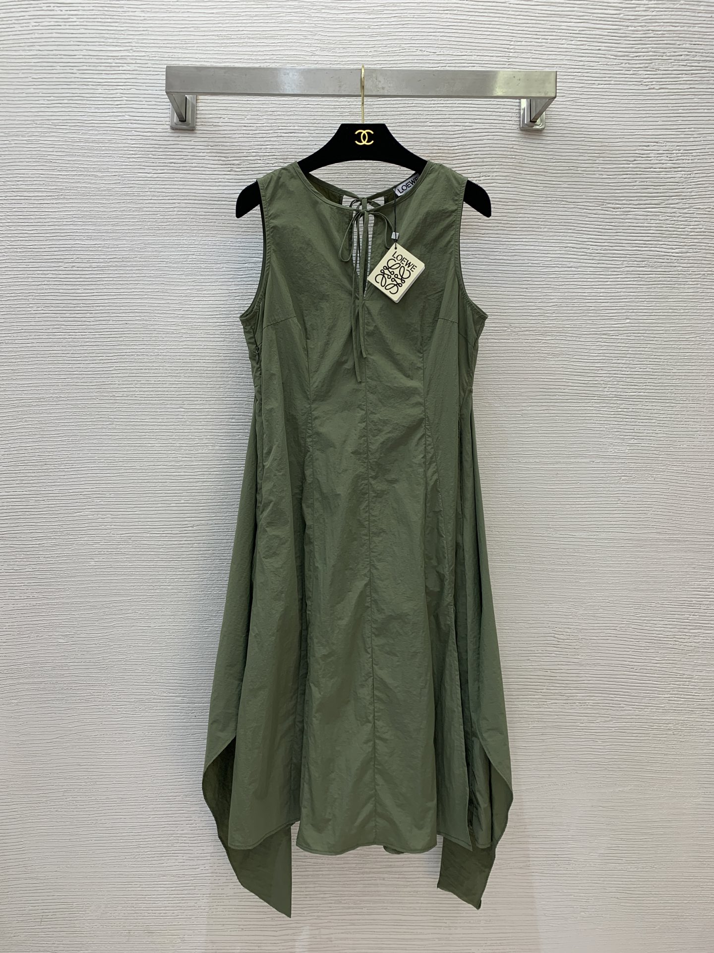 NO:429532,Model number D25061675 LOEW*E new style, fashionable and simple casual belt, waist tucked and slimming, large swing and high-slit sleeveless vest dress!  Green, (M size bust 84, waist 82, skirt length 106) hair l, loewe, skirt ts, alexander wang19860909款号D25061675 LOEW*E新款 时尚简约休闲绑腰带收腰显瘦大摆高开叉无袖背心连衣裙！绿色,（M码胸围84,腰围82,裙长106）发l,,loewe,skirts,alexander wang,Women's clothing