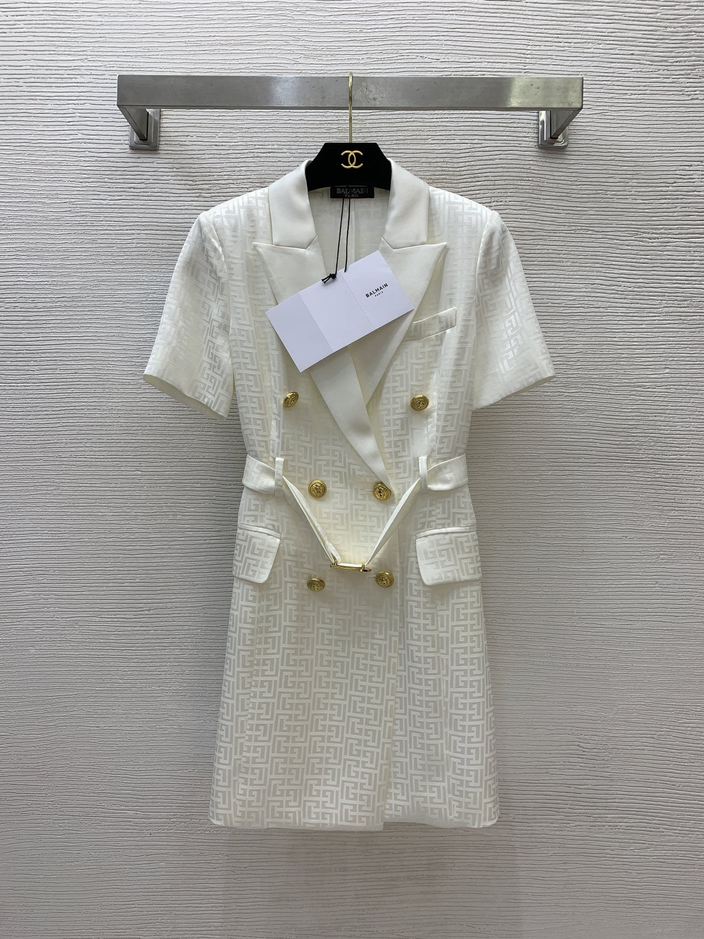 NO:429559,Model number G25061583 BALMAI*N new model high-end boutique custom imported acetate fabric feels silky and comfortable!  Letter combination maze jacquard lion head double-breasted B-line head belt waist slim short-sleeved suit dress!  Black, off-white, (Size S bust 88, waist 74, sleeve length 23, skirt length 84) hair!  ,balmain,skirts,T-shirt,business suit,alexander wang19860909款号G25061583 BALMAI*N新款 高端精品定制进口醋酸面料手感丝滑舒适！字母组合迷宫提花狮子头双排扣B字头腰带束腰显瘦短袖西装连衣裙！黑色、米白色、（S码胸围88,腰围74,袖长23,裙长84）发！,,balmain,skirts,T-shirt,business suit,alexander wang,Women's clothing