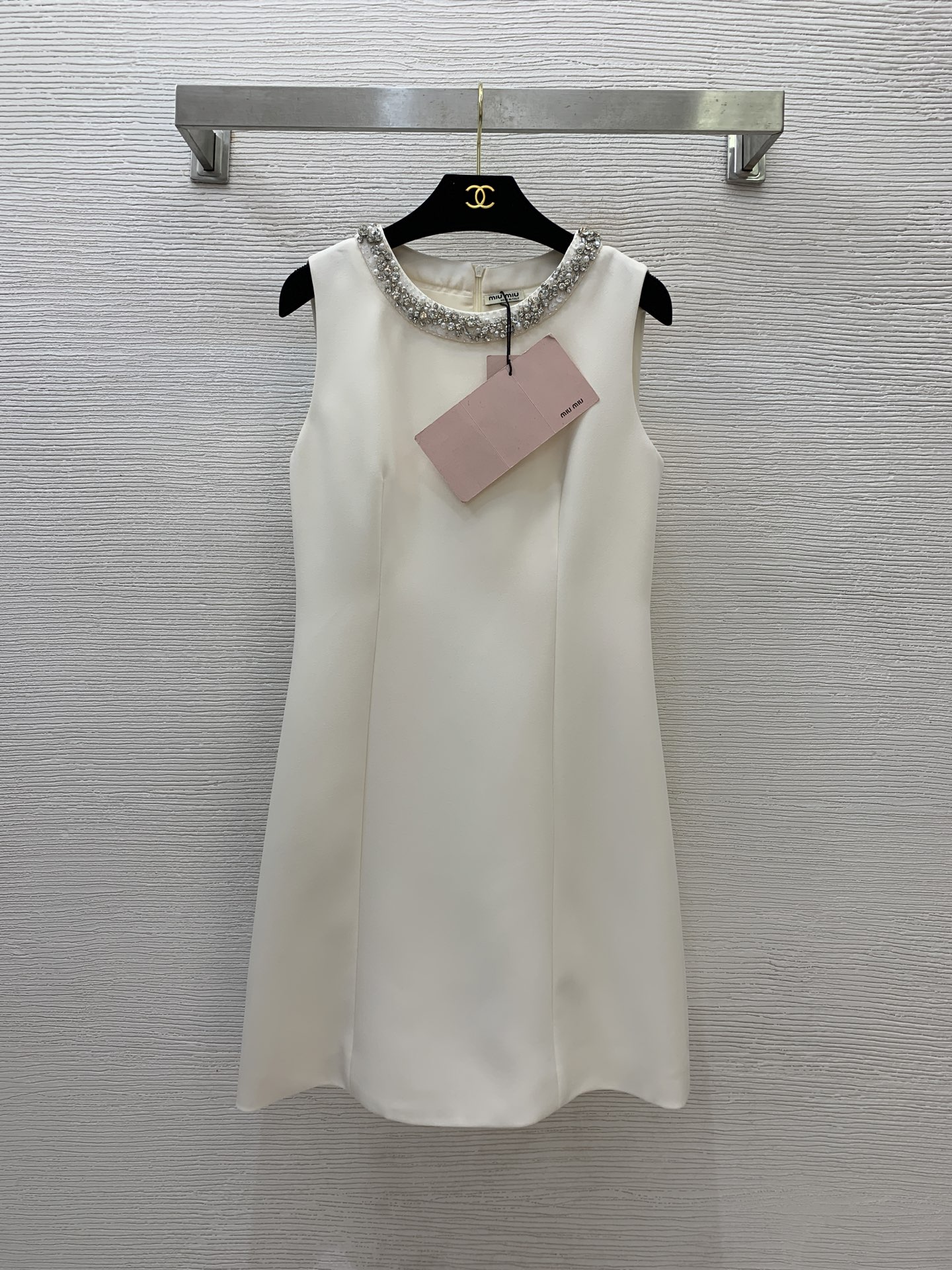 NO:428268,Model number G25061475 MiuMi* Miujia new high-end custom-made, luxurious heavy industry sequin inlaid diamond bead collar slim fit and slim sleeveless vest dress!  Apricot, black, (M size bust 86, waist 74, skirt length 86) hair, miumiu, skirt 86, skirt 86) hair, miumiu, skirts, alexander wang19860909款号G25061475 MiuMi*缪家新款高端定制、奢华重工亮片镶钻钉珠领子修身显瘦无袖背心连衣裙！杏色、黑色、（ M码胸围86,腰围74,裙长86）发,,miumiu,skirts,alexander wang,Women's clothing