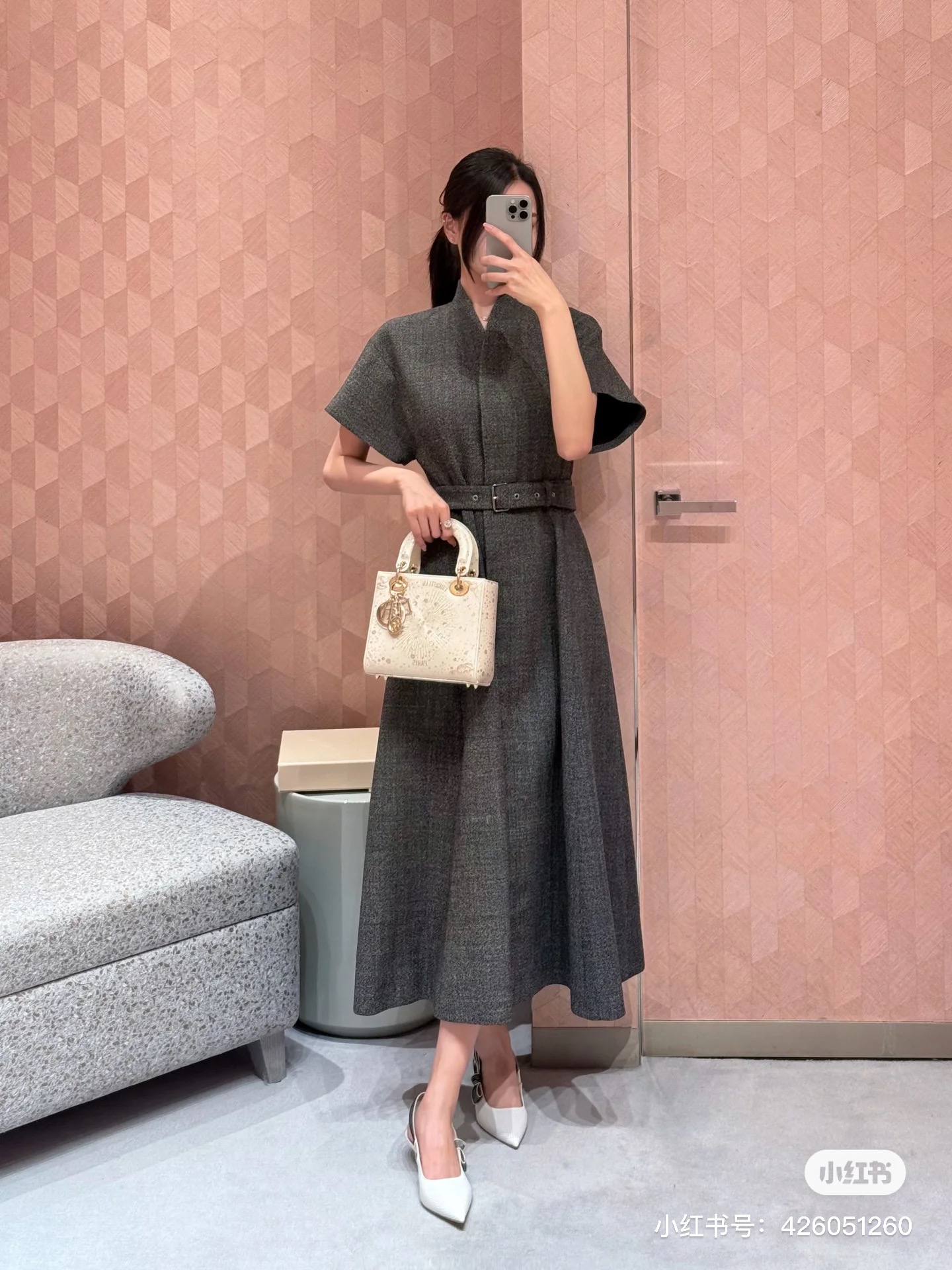 NO:426785,Model number D25061275 Dio*25 early autumn new model, simple and fashionable front row concealed placket V-neck paired with belt waist-closed meat short-sleeved dress!  Gray, (M size shoulder width 56, bust 102, sleeve length 14, skirt length 122) hair, dior, skirt, T-shirt, alexander wang19860909款号D25061275 Dio*25年早秋新款 简约时尚前排暗扣门襟V字领搭配腰带收腰遮肉短袖连衣裙！灰色,（M码肩宽56,胸围102,袖长14,裙长122）发,,dior,skirts,T-shirt,alexander wang,Women's clothing