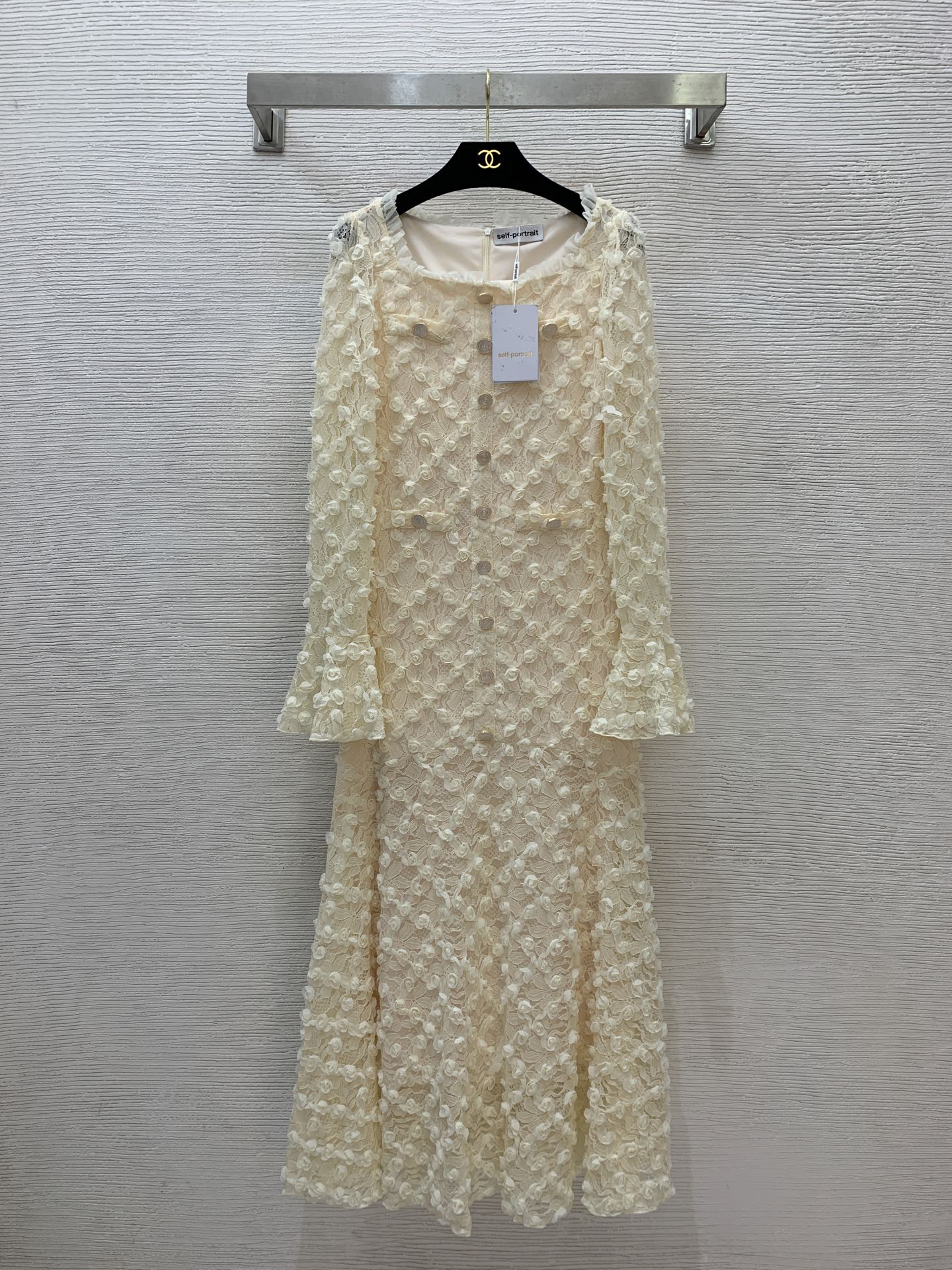 NO:430990,Model number G25061835 Self-portrai* new SP home high-end custom heavy industry three-dimensional small flower hook flower slim fit and slim flared sleeve square collar lace dress!  Apricot, black, (M size bust 80~86, sleeve length 63, waist 70, skirt length 126) hair, skirts, alexander wang19860909款号G25061835 Self-portrai*新款SP家高端定制重工立体小花朵勾花修身显瘦喇叭袖方领蕾丝连衣裙！杏色、黑色、（M码胸围80～86,袖长63,腰围70,裙长126）发,,skirts,alexander wang,Women's clothing