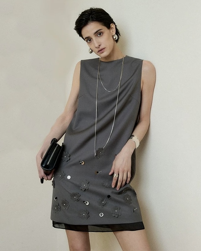 NO:428295,Model number G25061428 MiuMi* Miujia new high-end custom, high-end sparkling sequin three-dimensional flowers with diamond-inlaid decorative mesh edge spliced ​​slim fit and sleeveless vest dress!  Advanced gray, (M size bust 88, waist 82, skirt length 90) hair, miumiu, skirt ts, alexander wang19860909款号G25061428 MiuMi*缪家新款高端定制、高级感闪耀亮片立体花朵镶钻装饰网纱边拼接修身显瘦无袖背心连衣裙！高级灰,（M码胸围88,腰围82,裙长90）发,,miumiu,skirts,alexander wang,Women's clothing