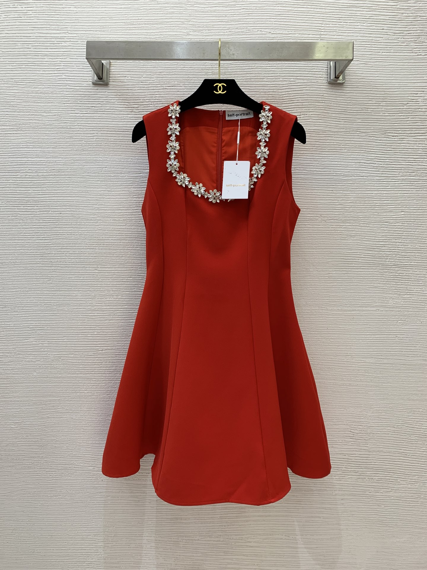 NO:432526,Model number G25062072 Self-portrai* new SP home new model high-end custom luxury heavy industry diamond-inlaid flower decoration slim square collar sleeveless vest dress!  White, black, red, (M size bust 90, waist 74, skirt length 86) hair, skirts, alexander wang19860909款号G25062072 Self-portrai*新款SP家新款 高端定制奢华重工镶钻花朵装饰修身显瘦方领无袖背心连衣裙！白色、黑色、红色、（M码胸围90,腰围74,裙长86）发,,skirts,alexander wang,Women's clothing