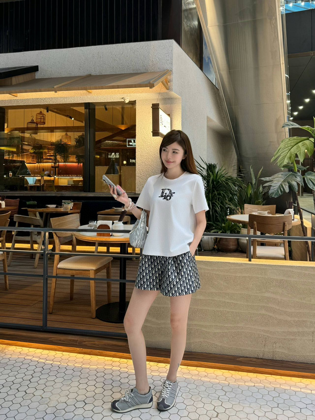NO:429553,T-shirt and shorts number D25061538 Dio* new fashionable and casual two-piece suit!  Letter logo on chest embroidered round neck short-sleeved T-shirt top logo webbing spliced ​​presbyterian jacquard loose fashionable shorts!  (M size bust 96, sleeve length 18, clothing length 61; waist circumference 64~74 elastic, hip circumference 102, trousers length 39), dior, shorts, T-shirt, tees, t-shirt, alexander wang19860909T恤、短裤款号D25061538 Dio*新款时尚休闲两件套装！胸前字母logo贴布绣花圆领短袖t恤上衣logo织带拼接老花提花宽松时尚短裤！（M码胸围96,袖长18,衣长61；腰围64～74松紧,臀围102,裤长39）,,dior,shorts,T-shirt,tees，t-shirt,alexander wang,Women's clothing