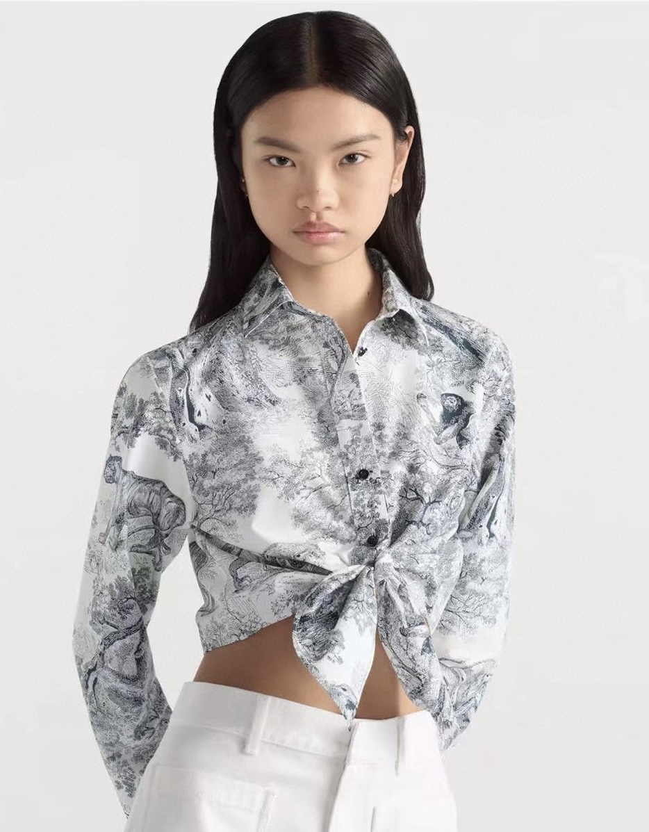 NO:429542,Model number D25061627 Dio* newest classic animal jungle joey printed hem strap design short lapel long sleeve cotton shirt!  (M size bust 108, sleeve length 61, clothing length 50) hair, dior, alexander wang19860909款号D25061627 Dio*新款 经典动物丛林茹伊印花下摆绑带设计短款翻领长袖棉衬衣！（M码胸围108,袖长61,衣长50）发,,dior,alexander wang,Women's clothing