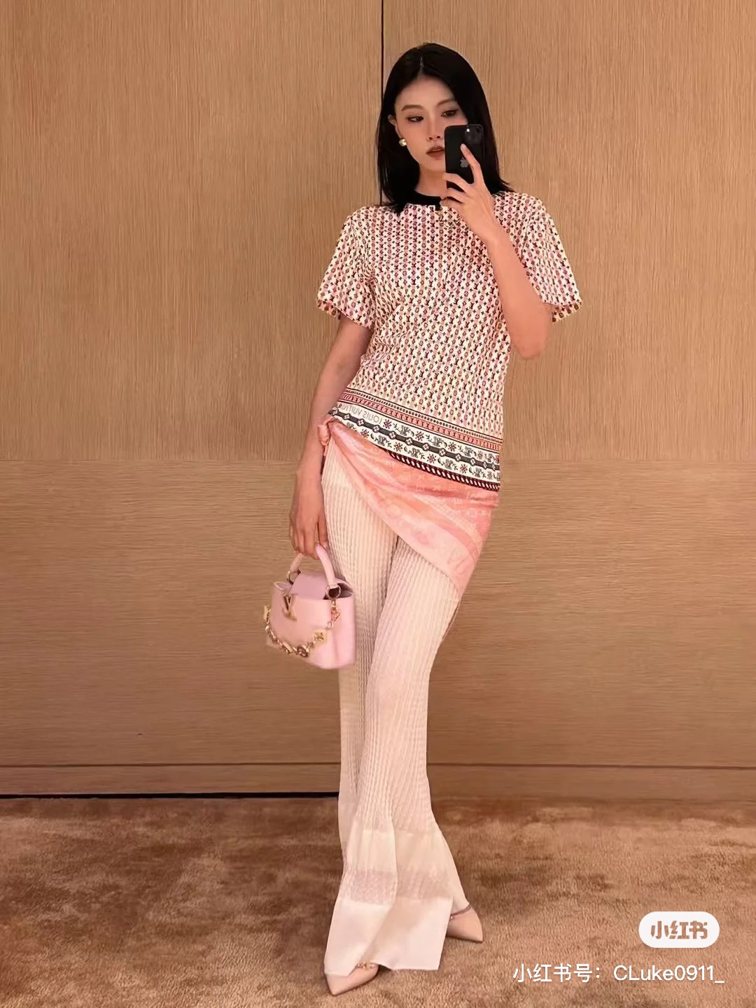 NO:430331,Model number D25061734 LOUIS*Dujia LV new style, all-purpose presbyterian letters vertical striped print classic gold chain decoration loose casual short-sleeved T-shirt top!  (M size shoulder width 43, bust 102, sleeve length 20, clothing length 68) hair,,louis vuitton,louis vuitton,louis vuitton,louis vuitton,t-shirt,tees,t-shirt,alexander wang19860909款号D25061734 LOUIS*驴家LV新款 通体老花字母竖条纹印花经典金色链条装饰宽松休闲短袖t恤上衣！（M码肩宽43,胸围102,袖长20,衣长68）发,,louis vuitton,louis vuitton,louis vuitton,louis vuitton,T-shirt,tees，t-shirt,alexander wang,Women's clothing