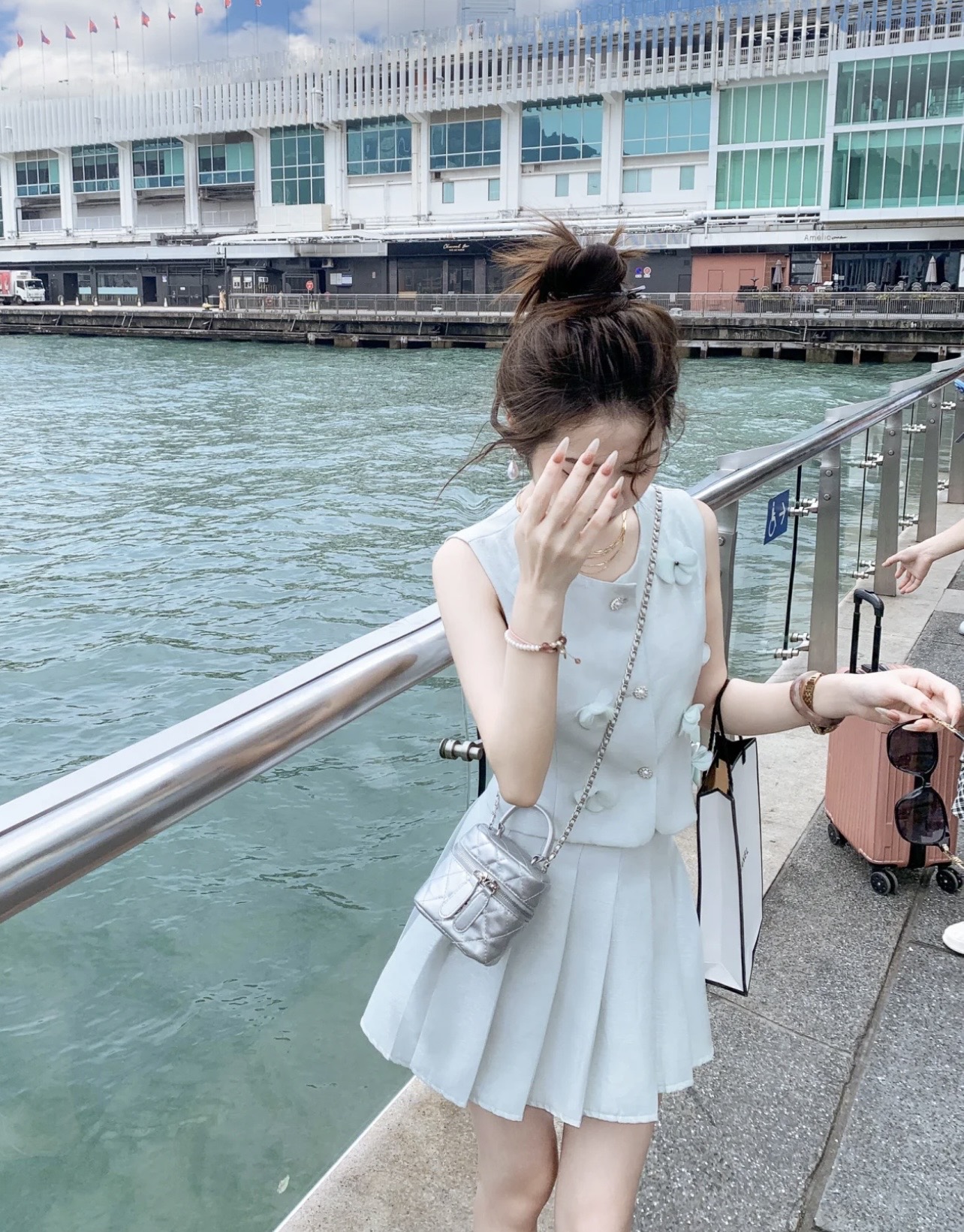 NO:430336,Top, skirt number G25061737 MiuMi* Miujia new high-end custom temperament sweet two-piece suit!  Three-dimensional flower-decorated slim sleeveless vest top with high waist pleated pleated short skirt skirt!  (M size bust 92, 47 length; skirt waist 68, skirt length 43), miumiu, skirt skirt length, alexander wang19860909上衣,半裙款号G25061737 MiuMi*缪家新款高端定制气质甜美两件套装！立体花朵装饰修身无袖马甲上衣高腰压褶百褶短裙半身裙！（M码胸围92,衣长47；裙腰围68,裙长43）,,miumiu,skirts,alexander wang,Women's clothing