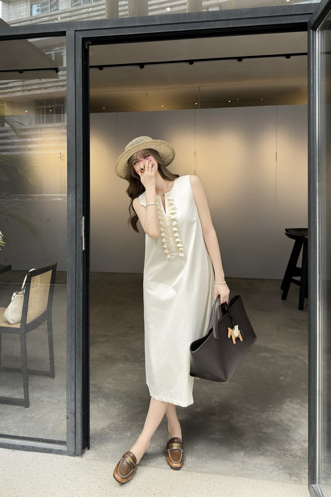 NO:431730,Model number D25061937 Valentin* new style, fashionable and versatile style, chest tassel pendant decoration A-line version loose slim sleeveless vest dress!  Apricot color, (M size bust 90, skirt length 108) hair, valentino, skirt, alexander wang19860909款号D25061937 Valentin*新款 时尚百搭款胸前流苏挂坠装饰A字版宽松显瘦无袖背心连衣裙！杏色,（M码胸围90,裙长108）发,,valentino,skirts,alexander wang,Women's clothing