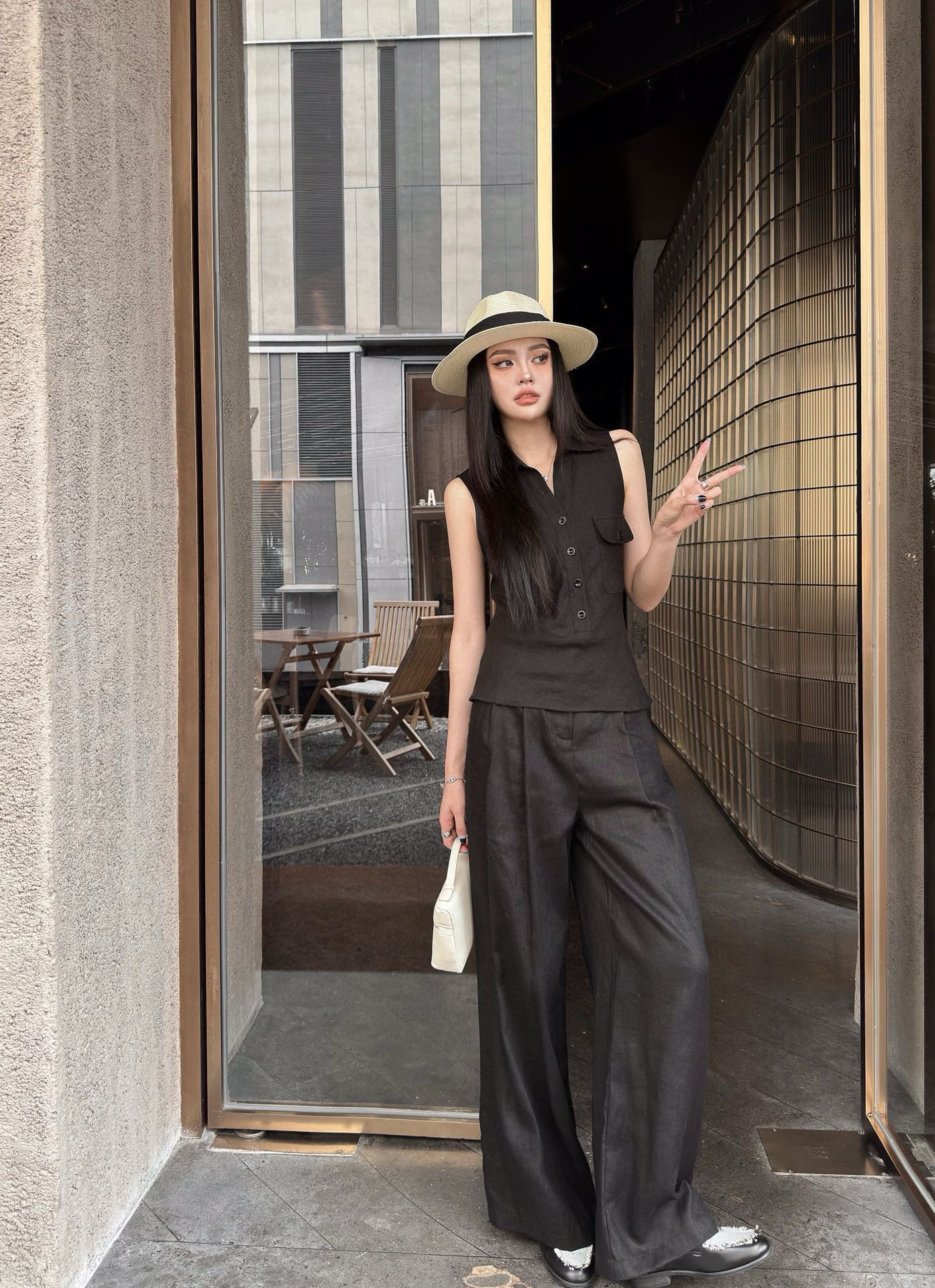 NO:430980,Model number D25061815 Fend* new style, stylish, double pocket half-breasted placket lapel slim fit and slim sleeveless cotton linen Polo shirt top!  Navy blue, black, (M size bust 90, 66 length) top, fendi, alexander wang19860909款号D25061815 Fend*新款 气质时尚双口袋半排扣门襟翻领修身显瘦无袖棉麻Polo衫上衣！藏青色、黑色、（M码胸围90,衣长66）上衣,,fendi,alexander wang,Women's clothing