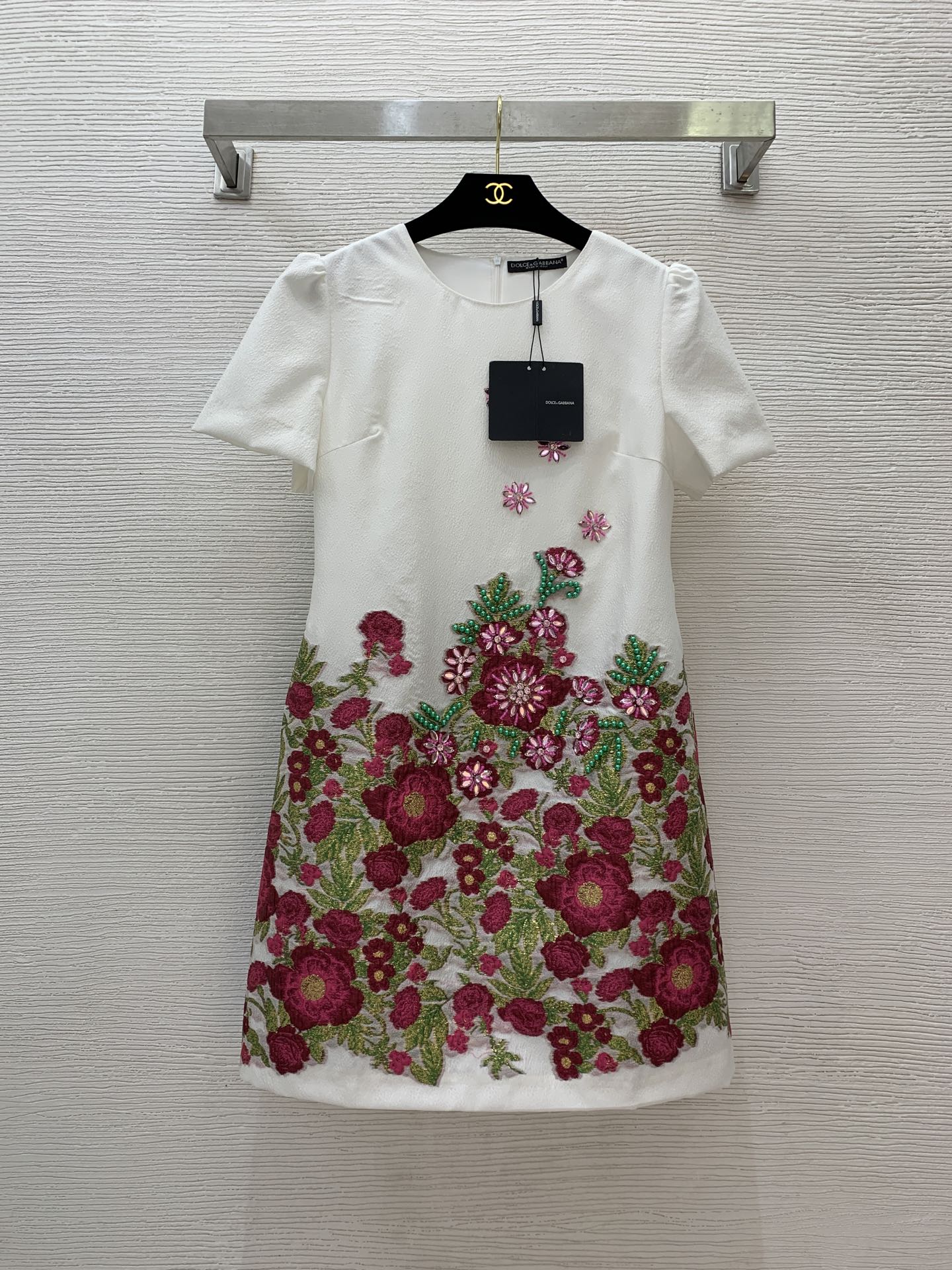 NO:434206,款号G25062352 杜嘉班纳DG*新款高端定制花朵立体提花面料、重工镶钻钉珠装饰修身显瘦泡泡袖A字短袖连衣裙！  (Size S shoulder width 36, bust 84~88, sleeve length 22, skirt length 88) hair, Dolce & Gabbana, skirts, T-shirt, alexander wang19860909款号G25062352 杜嘉班纳DG*新款高端定制花朵立体提花面料、重工镶钻钉珠装饰修身显瘦泡泡袖A字短袖连衣裙！（S码肩宽36,胸围84～88,袖长22,裙长88）发,,Dolce&Gabbana,skirts,T-shirt,alexander wang,Women's clothing