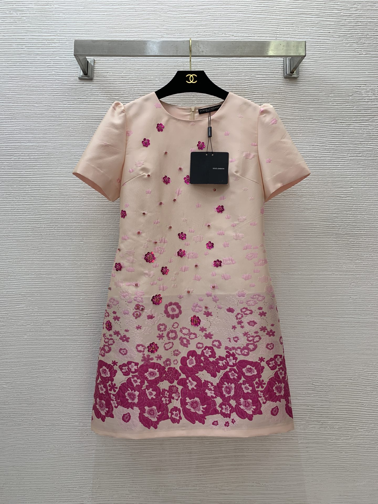 NO:434678,Model number D25062487 Dolce & Gabbana DG* new high-end customized foam three-dimensional jacquard fabric, flower heavy industry sequin inlaid diamond beads decorative slim puff sleeves A-line short-sleeved dress!  (Size S shoulder width 36, bust 86~90, sleeve length 22, skirt length 88) hair, Dolce & Gabbana, skirts, T-shirt, alexander wang19860909款号D25062487 杜嘉班纳DG*新款 高端定制发泡立体提花面料、花朵重工亮片镶钻钉珠装饰修身显瘦泡泡袖A字短袖连衣裙！（S码肩宽36,胸围86～90,袖长22, 裙长88）发,,Dolce&Gabbana,skirts,T-shirt,alexander wang,Women's clothing