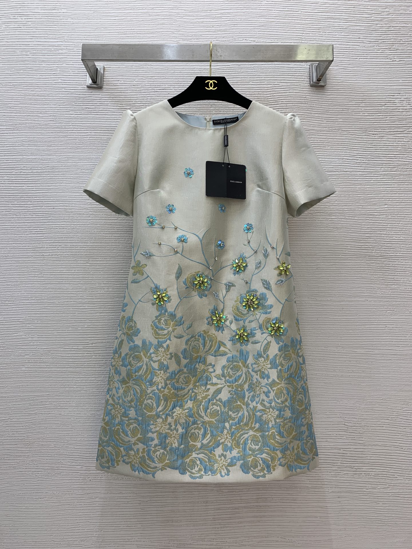 NO:433318,Model number D25062187 Dolce & Gabbana DG* new high-end customized foam three-dimensional jacquard fabric, flower branches, heavy industry diamond-inlaid beads, slim and slim puff sleeves A-line short-sleeved dress!  (Size S bust 86~90, sleeve length 22, skirt length 88) hair, Dolce & Gabbana, skirts, T-shirt, alexander wang19860909款号D25062187 杜嘉班纳DG*新款高端定制发泡立体提花面料、花枝重工镶钻钉珠装饰修身显瘦泡泡袖A字短袖连衣裙！（S码胸围86～90,袖长22,裙长88）发,,Dolce&Gabbana,skirts,T-shirt,alexander wang,Women's clothing