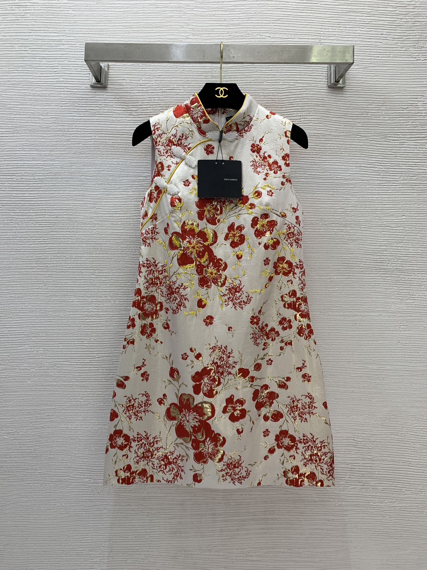NO:434669,Model number G25062443 Dolce & Gabbana DG* new high-end customized jacquard fabric, heavy industry beads on the chest to decorate slim and look slim, Chinese style buckles and improved cheongsam stand collar sleeveless dress!  (Size S bust 82, skirt length 85) hair, Dolce & Gabbana, skirts, alexander wang19860909款号G25062443 杜嘉班纳DG*新款高端定制提花面料、胸前重工钉珠装饰修身显瘦国风盘扣改良旗袍立领无袖连衣裙！ （S码胸围82,裙长85）发,,Dolce&Gabbana,skirts,alexander wang,Women's clothing