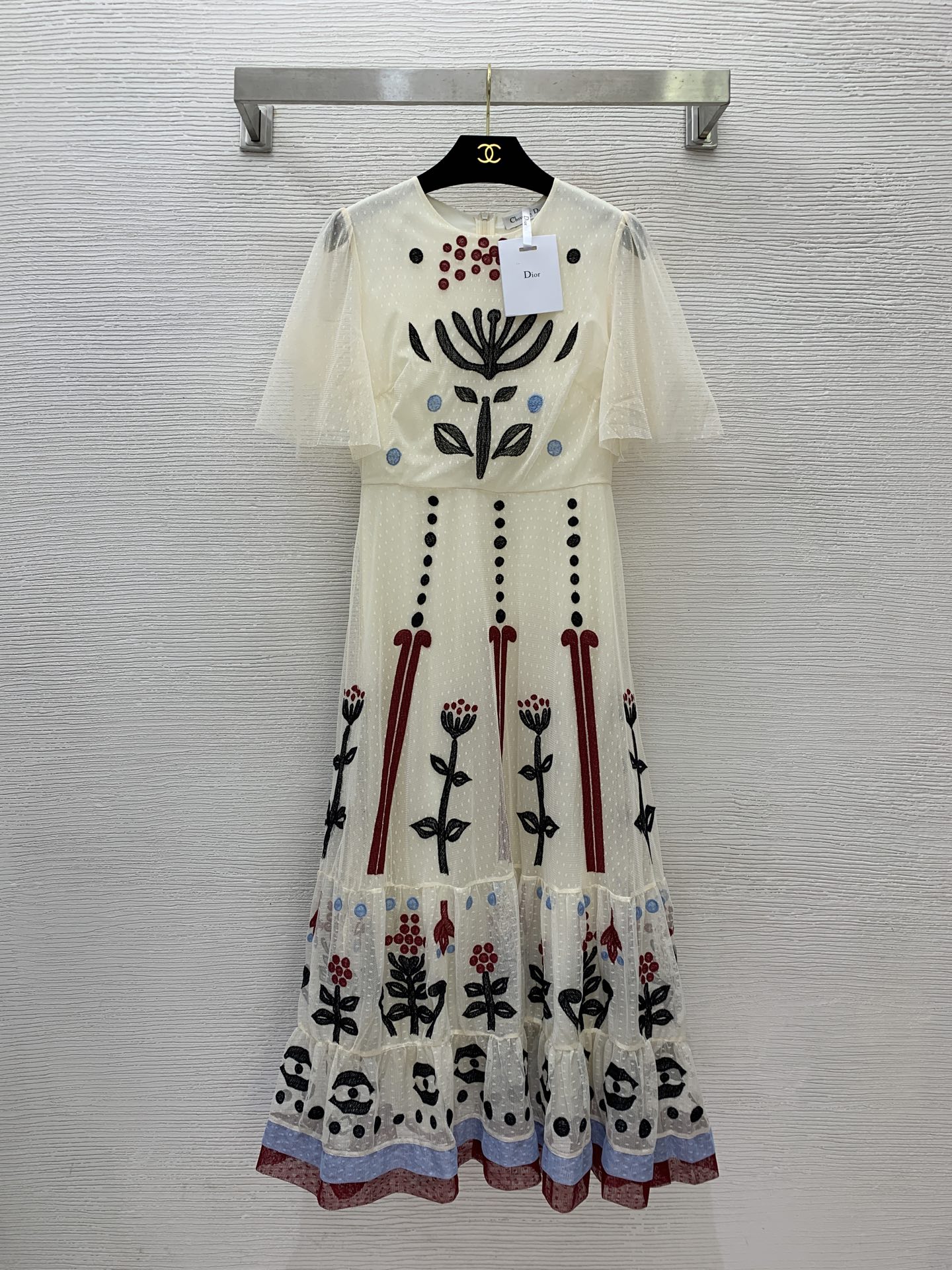 NO:433303,Model number G25062157 Dio* new high-end custom mesh fabric full body pattern heavy industry embroidery technology layer by layer to fit the waist and make it look slim and long skirt with hem!  Beige, (Size S bust 80~84, waist 66, sleeve length 29, skirt length 121) hair, dior, skirt, alexander wang19860909款号G25062157 Dio*新款高端定制网纱面料满身图案重工刺绣工艺层层拼接收腰显瘦大裙摆长款连衣裙！米色, （S码胸围80～84, 腰围66,袖长29,裙长121）发,,dior,skirts,alexander wang,Women's clothing