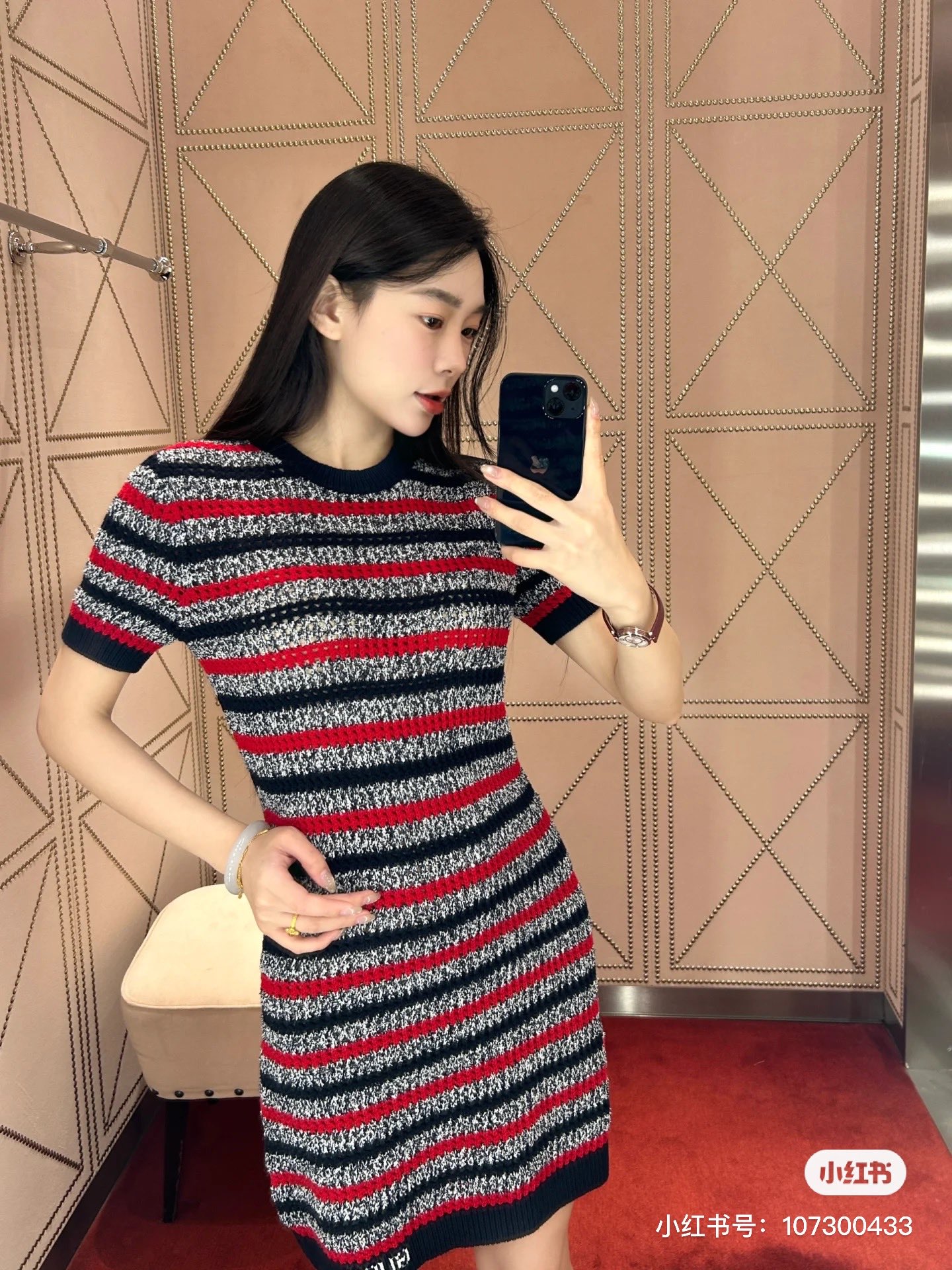NO:433293,Model number G25062134 GUCC* new high-end custom letter logo small logo contrast yarn blend slim fit knitted striped short-sleeved dress!  (M size bust 80 high elasticity, waist 74, sleeve length 20, skirt length 85/fabric elastic large size is for reference only) post, gucci, skirt t-shirts, alexander wang19860909款号G25062134 GUCC*新款高端定制 字母logo小标志撞色纱线混纺修身显瘦针织条纹短袖连衣裙！（M码胸围80高弹,腰围74,袖长20,裙长85/面料弹力大尺寸仅供参考）发,,gucci,skirts,T-shirt,alexander wang,Women's clothing