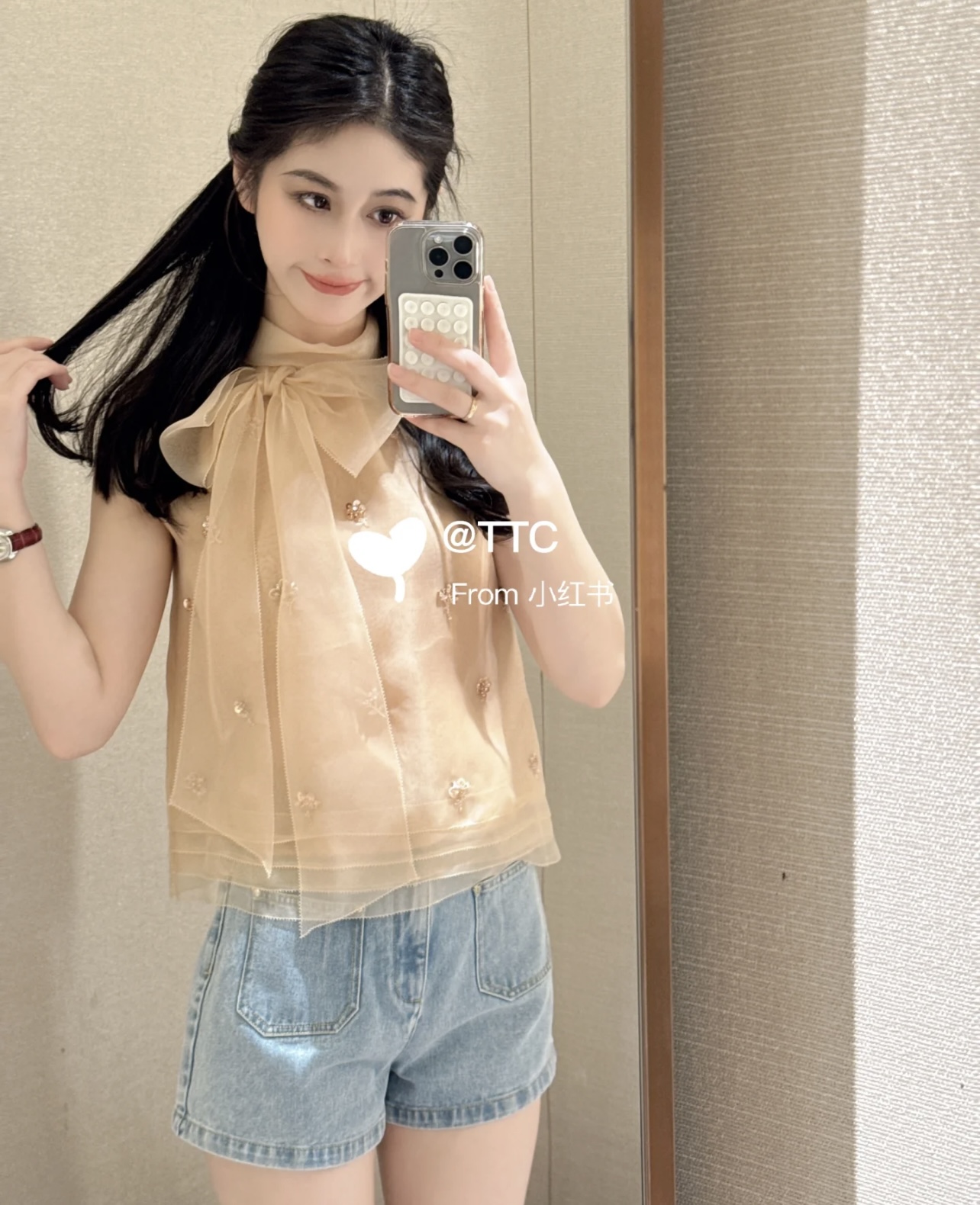 NO:433327,Model number G25062186 MiuMi* Miujia new high-end custom silk Organ yarn fabric, heavy industry diamond inlay sequins decorative age-reducing playful bow sleeveless vest top!  (Size S bust 88, 55 length) hair, miumiu, real silk, alexander wang19860909款号G25062186 MiuMi*缪家新款高端定制 真丝欧根纱面料、重工镶钻亮片装饰减龄俏皮蝴蝶结无袖背心上衣！ （S码胸围88,衣长55）发,,miumiu,real silk,alexander wang,Women's clothing