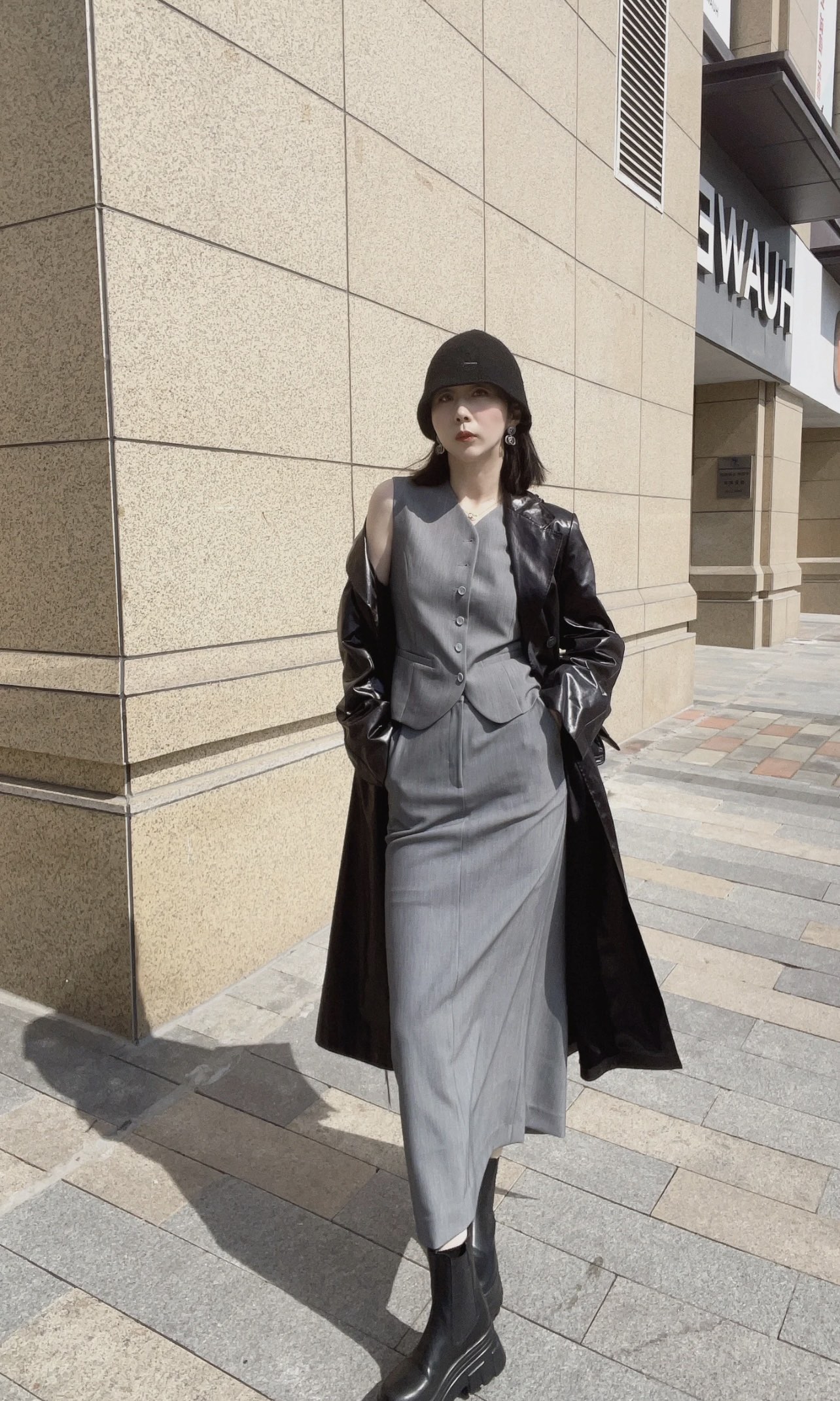 NO:435133,Model number G25062574 Saint Laurent YSL new high-end customization, fashionable commuter two-piece set!  Slim fit and slim AB side splicing single-breasted V-neck vest top with high waist slim long skirt free brooch!  Gray, (Size S bust 84, front cloak 54/back medium length 49; skirt waist 66, hip cloak 92, skirt length 88) hair, saint laurent, saint laurent, skirt 85, skirt length 8, saint laurent, skirt laurent, skirts, brooch, breastpin, alexander wang19860909款号G25062574 圣罗兰YSL新款高端定制 时尚通勤两件套装！修身显瘦AB面拼接单排扣V领马甲上衣高腰显瘦长款半身裙赠送胸针！灰色, （S码胸围84,前衣长54/背中长49；裙腰围66,臀围92,裙长88）发,,saint laurent,saint laurent,skirts,brooch，breastpin,alexander wang,Women's clothing