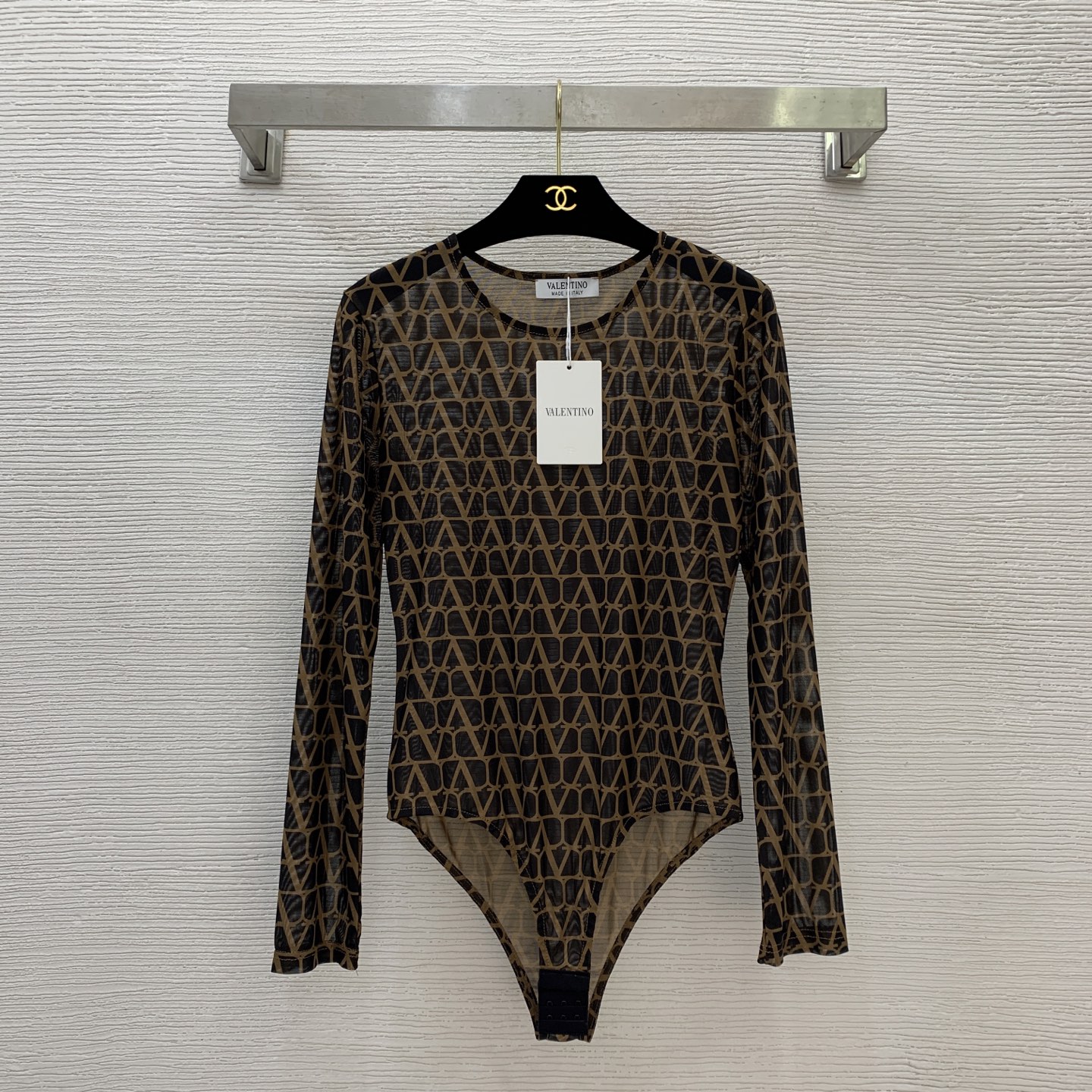 NO:435916,Model number D25062751 VALENTIN*O Warren Home New Style All-Body Letter Logo Printed Mesh Perspective Long Sleeve Onesie Tight Bodysuit!  One size (bust 82 high elasticity, sleeve length 58, total length 72) top, valentino, valentino, alexander wang19860909款号D25062751 VALENTIN*O华伦家新款 通体字母logo印花网纱透视长袖连体衣紧身上衣！均码（胸围82高弹力,袖长58,总长72）上衣,,valentino,valentino,alexander wang,Women's clothing