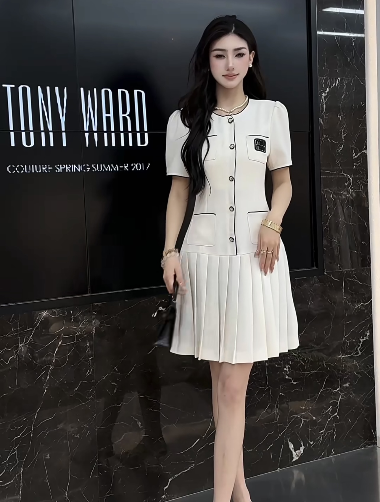 NO:436274,Model number G25062724 MiuMi* Miujia new high-end customization contrasting color edge letter logo nail beaded decoration four-pocket skirt hem press pleated splicing slim short-sleeved dress!  Apricot, black, (M size bust 88, sleeve length 23, skirt length 88) hair, miumiu, skirt length 88, skirt length 88) hair, miumiu, skirt, T-shirt, alexander wang19860909款号G25062724 MiuMi*缪家新款高端定制 撞色包边字母logo钉珠装饰四口袋裙摆压褶拼接修身显瘦短袖连衣裙！杏色、黑色、 （M码胸围88,袖长23,裙长88）发,,miumiu,skirts,T-shirt,alexander wang,Women's clothing