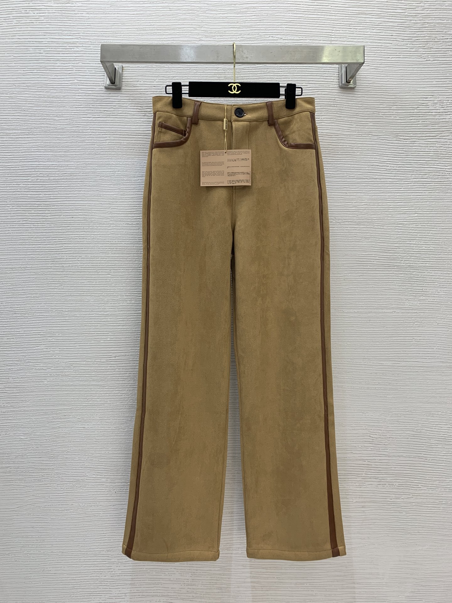 NO:438734,Model number D25070726 MiuMi* Miujia new model, imitation leather spliced ​​deerskin velvet high-waisted slimming straight trousers!  (M size waist circumference 72, hip circumference 102, pants length 101) pants, miumiu, alexander wang19860909款号D25070726 MiuMi*缪家新款 仿真皮革拼接鹿皮绒高腰显瘦直筒长裤！（M码腰围72,臀围102,裤长101）裤,,miumiu,alexander wang,Women's clothing