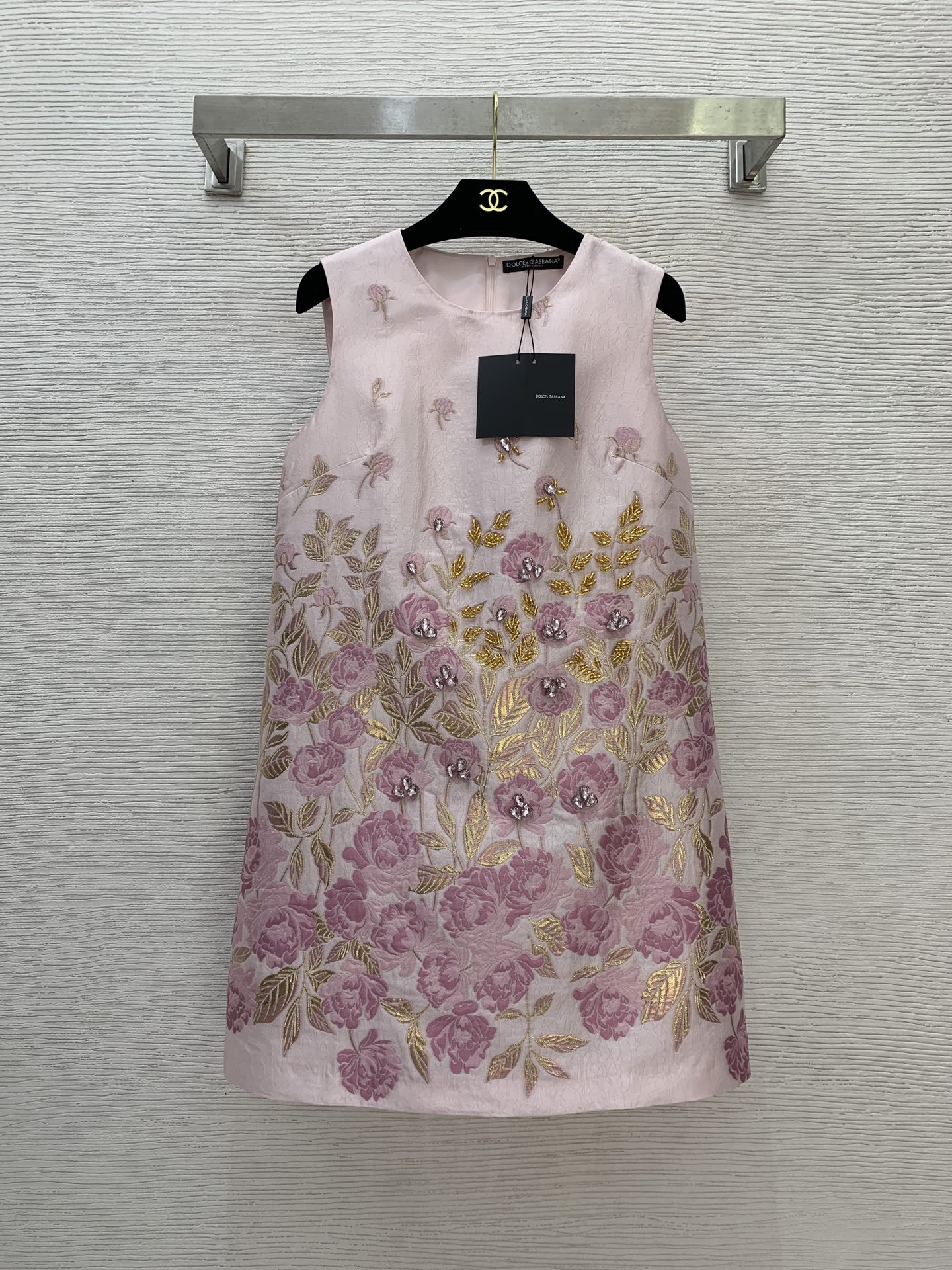 NO:437142,Model number G25070535 Dolce & Gabbana DG* newest high-end custom gold leaf flower jacquard fabric has a crisp and stylish finish!  High-end Heavy Industry Diamond-Inlaid Bead Decorated A-line Sleeveless Vest Dress Banquet Dress!  (M size bust 90, skirt length 87), Dolce & Gabbana, skirts, alexander wang19860909款号G25070535 杜嘉班纳DG*新款 高端定制金叶子花朵提花面料版型挺括有型！高级感重工镶钻钉珠装饰A字版无袖背心裙宴会连衣裙！ （M码胸围90,裙长87）,,Dolce&Gabbana,skirts,alexander wang,Women's clothing