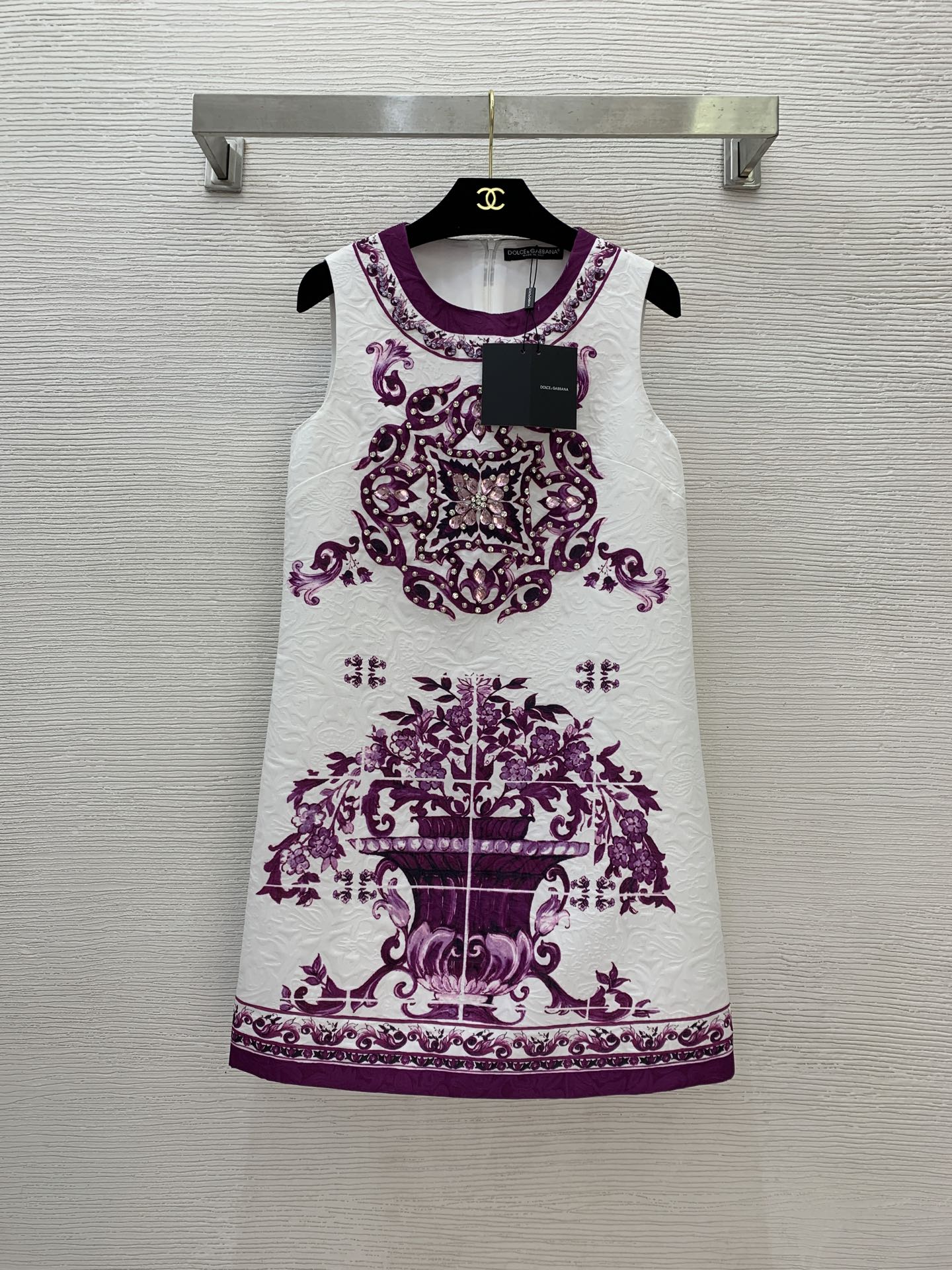 NO:438752,Model number G25070725 Dolce & Gabbana DG* new model, high-end custom jacquard fabric has a crisp and stylish finish!  Court style heavy industry diamond-inlaid beads decorative A-line version with slightly waist-closed sleeveless vest dress!  Purple, (Size S bust 86, skirt length 87), Dolce & Gabbana, skirts, alexander wang19860909款号G25070725 杜嘉班纳DG*新款 高端定制提花面料版型挺括有型！宫廷风重工镶钻钉珠装饰A字版微收腰无袖背心连衣裙！紫色, （S码胸围86,裙长87）,,Dolce&Gabbana,skirts,alexander wang,Women's clothing