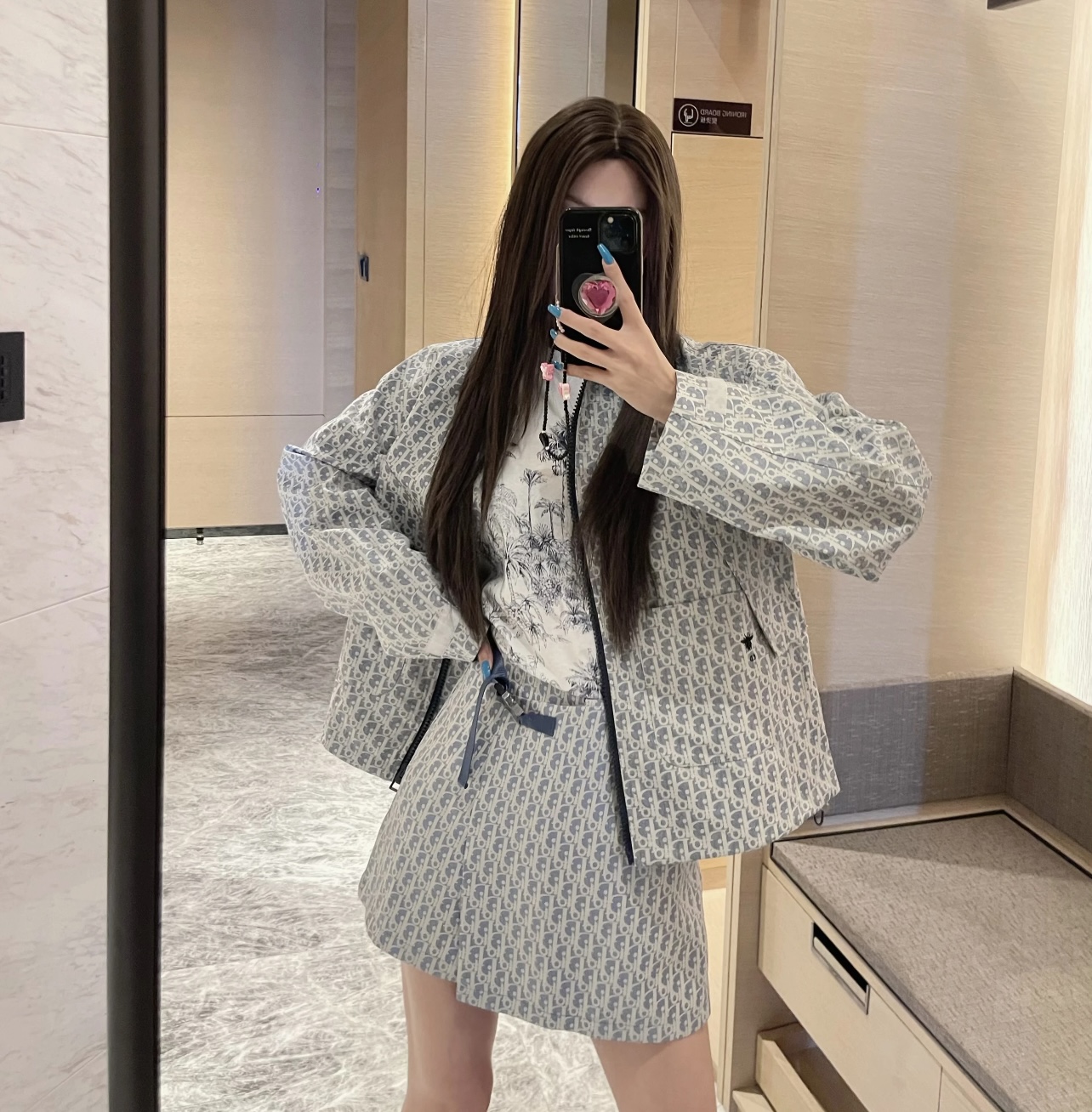 NO:437175,Model number D25070516 Dio* new D home classic presbyterian letter jacquard fabric, metal adjustable pockets on both sides, one-piece fake two-piece high-waist wide-leg shorts skirt!  (M size waist 70, hip 92, trousers length 34) skirt, dior, dior, skirts, shorts, alexander wang19860909款号D25070516 Dio*新款D家经典老花字母提花面料、两侧插口袋金属调节卡扣一片式假两件高腰阔腿短裤裙！（M码腰围70,臀围92,裤长34）裙,,dior,dior,skirts,shorts,alexander wang,Women's clothing