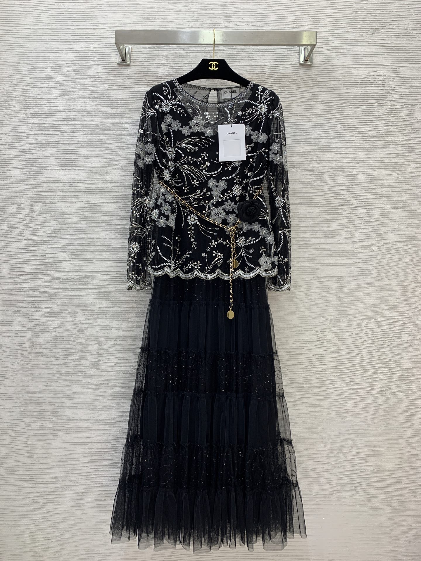 NO:440213,Model number G25070954 Chane* new high-end customization Super Heavy Industry Mesh Beaded Embroidered Top Layered Mesh Sequins Paired Waist Large Swing Vest Dress Elegant Temperament Two-piece Set Camellia Chain Belt!  Apricot, black, (M size top shoulder width 38, bust 96, sleeve length 58, garment length 57; dress bust 88, skirt waist 70, skirt length 130), chanel, skirt, skirt length 160), alexander wang19860909款号G25070954 Chane*新款高端定制 超重工网纱串珠刺绣上衣分层网纱亮片拼接收腰大摆背心连衣裙 气质高雅两件套装山茶花链条腰带！杏色、黑色、 （M码上衣肩宽38,胸围96,袖长58,衣长57；连衣裙胸围88,裙腰围70,裙长130）,,chanel,skirts,alexander wang,Women's clothing