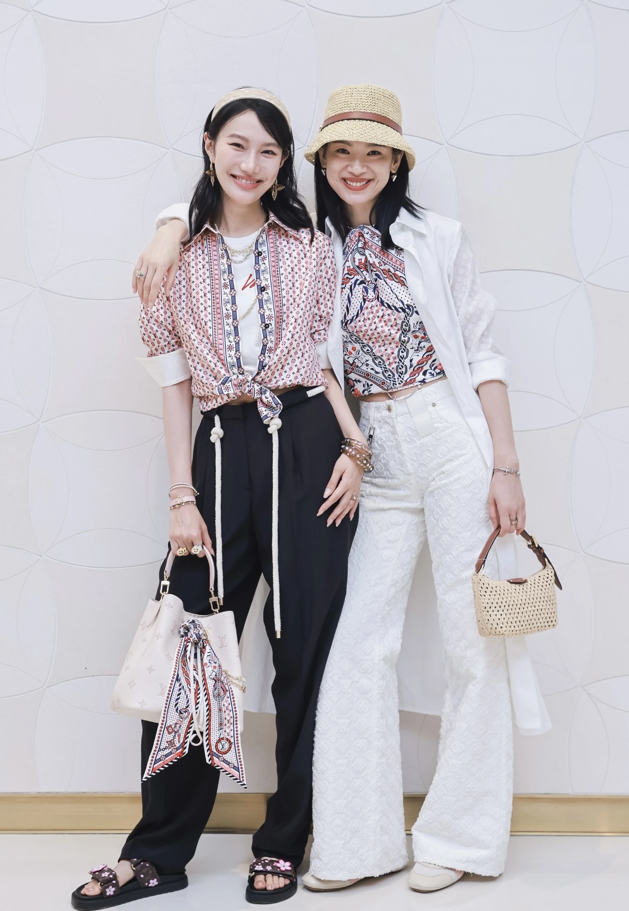 NO:439405,Model number G25070837 LOUIS*Dujia LV new product has a new version of customized presbyterian jacquard fabric, original letter logo used for old hardware accessories, high waist slimming, fashionable and versatile wide-leg jeans!  White, (M size waist 72, trouser length 102), louis vuitton,louis vuitton,louis vuitton,louis vuitton,louis vuitton,jeans,alexander wang19860909款号G25070837 LOUIS*驴家LV新品上新高版本定制老花提花面料、采用原版字母logo做旧五金配件高腰显瘦时尚百搭阔腿牛仔裤！白色,（M码腰围72,裤长102）,,louis vuitton,louis vuitton,louis vuitton,louis vuitton,jeans,alexander wang,Women's clothing