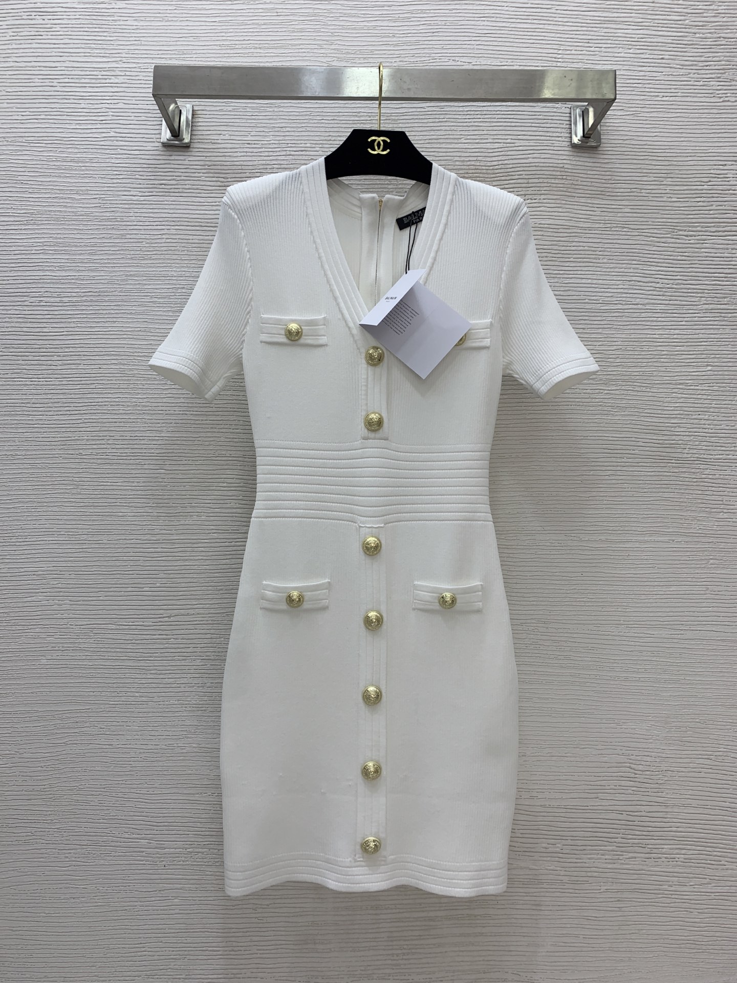 NO:442021,Model number G25071142 Balmai* new style, elegant and famous style, slim V-neck short-sleeved knitted dress (with thick shoulder pads) black, white, (M size shoulder width 38 with shoulder pads, bust 70~88, waist 60~70, sleeve length 22, skirt length 85),,balmain, skirt, T-shirt,alexander wang19860909款号G25071142 Balmai*新款气质名媛风修身显瘦V领短袖针织连衣裙（带厚肩垫）黑色,白色, （M码肩宽38有垫肩, 胸围70～88,腰围60～70,袖长22,裙长85）,,balmain,skirts,T-shirt,alexander wang,Women's clothing