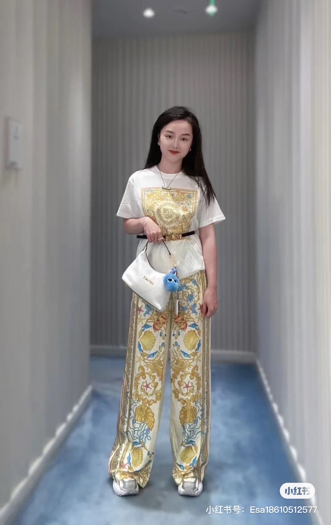 NO:440227,Model number D25070913 Versac* new palace style fashion printed casual two-piece set!  Letter logo frame pattern printed short-sleeved T-shirt top black small cloth logo decorates the back elastic waist loose fashionable wide-leg pants trousers!  (M size shoulder width 42, bust 92, sleeve length 18, clothing length 63; waist 70 elasticity, hip circumference 98, trousers length 102, versace, T-shirt, tees, t-shirt, alexander wang19860909款号D25070913 Versac*新款宫廷风时尚印花休闲两件套装！字母logo画框图案印花短袖t恤上衣黑色小布标装饰后背松紧腰头宽松时尚阔腿裤长裤！ （M码肩宽42,胸围92,袖长18,衣长63；腰围70松紧,臀围98,裤长102,,versace,T-shirt,tees，t-shirt,alexander wang,Women's clothing