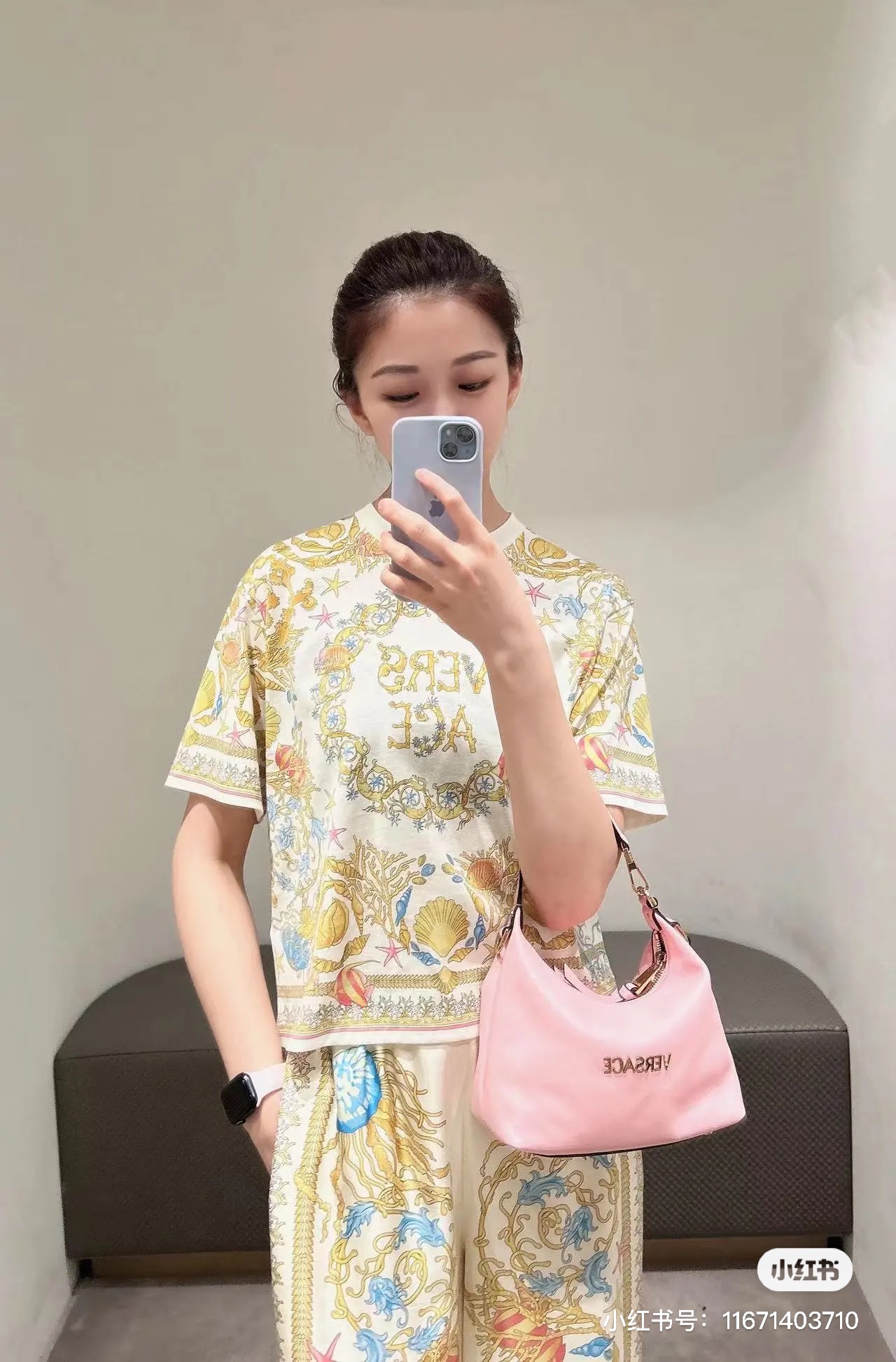 NO:441226,Model number D25071085 Versac* new palace style fashion printed casual two-piece set!  Starfish conch shell printed short-sleeved T-shirt top with black small cloth label decorative back elastic waist loose fashionable wide-leg pants trousers!  (M size shoulder width 42, bust 92, sleeve length 18, clothing length 63; waist 70 elasticity, hip 98, pants length 102), versace, T-shirt, tees, t-shirt, alexander wang19860909款号D25071085 Versac*新款宫廷风时尚印花休闲两件套装！海星海螺贝壳印花短袖t恤上衣黑色小布标装饰后背松紧腰头宽松时尚阔腿裤长裤！ （M码肩宽42,胸围92,袖长18,衣长63；腰围70松紧,臀围98,裤长102）,,versace,T-shirt,tees，t-shirt,alexander wang,Women's clothing