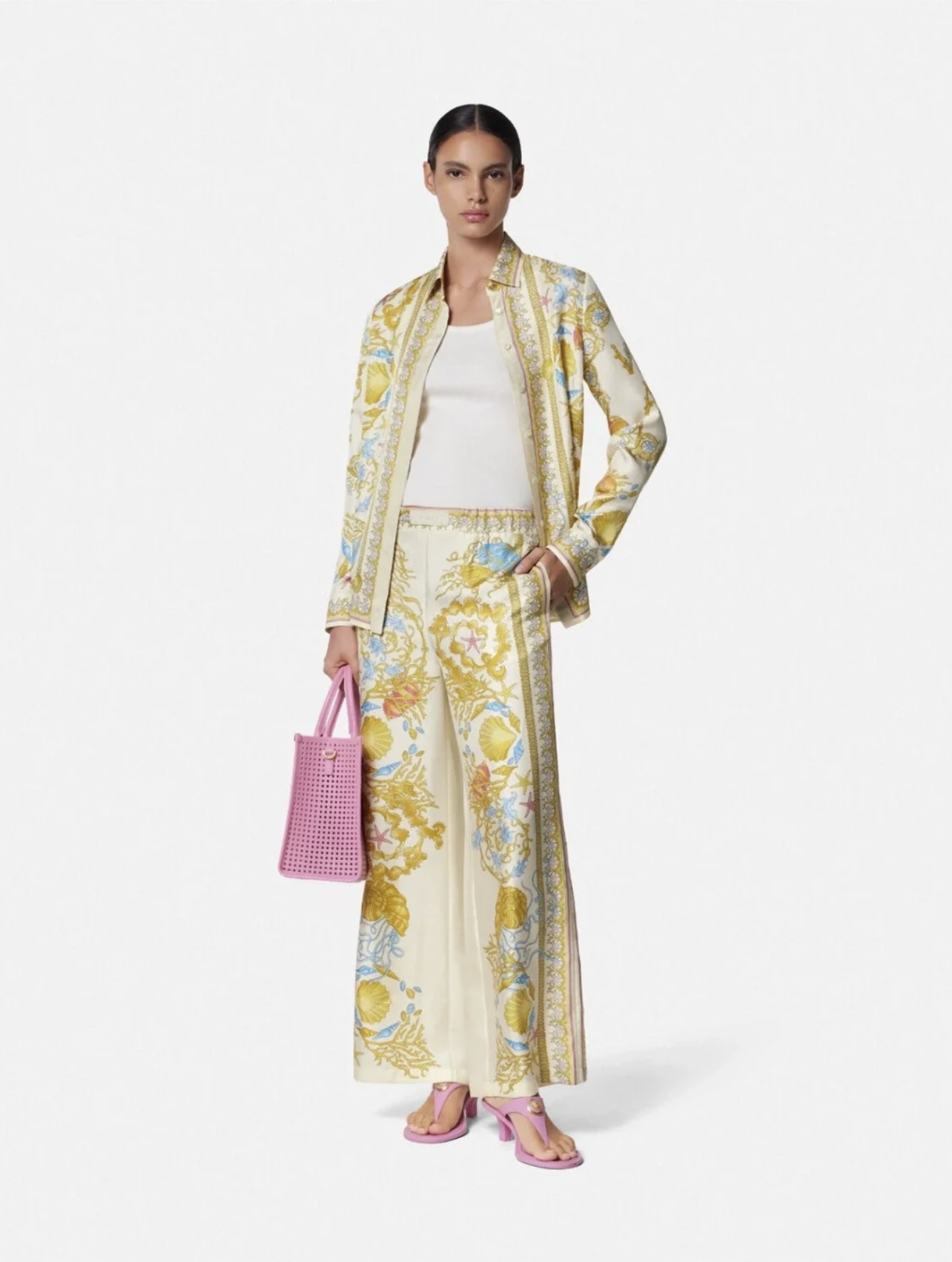 NO:441231,Model number G25071042 Versac* new starfish conch shell print European and American fashion two-piece set!  Classic Medusa gold button loose long-sleeved shirt with black small cloth labels decorated with elastic waist and loose fashionable wide-leg pants and trousers!  (M size shoulder width 37, bust 98, sleeve length 61, clothing length 69), versace, alexander wang19860909款号G25071042 Versac*新款海星海螺贝壳印花欧美时尚两件套装！经典美杜莎金扣宽松长袖衬衣黑色小布标装饰后背松紧腰头宽松时尚阔腿裤长裤！ （M码肩宽37,胸围98,袖长61,衣长69）,,versace,alexander wang,Women's clothing