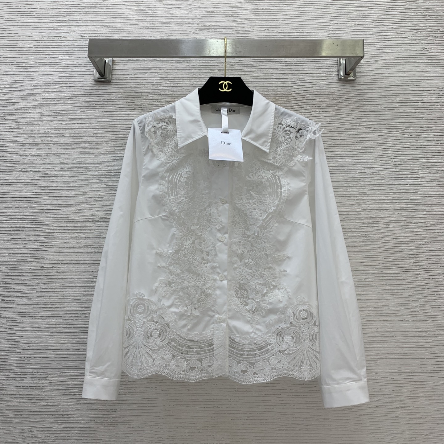 NO:446220,Model number G25071543 Dio* new high-end custom high-quality cotton fabric, perspective mesh lace hook splicing loose and fashionable short long-sleeved lapel shirt!  Net white, striped blue, (M size shoulder width 38, bust 96, sleeve length 56, clothing length 58) hair, dior, alexander wang19860909款号G25071543 Dio*新款高端定制优质纯棉面料、透视网纱蕾丝勾花拼接宽松时尚短款长袖翻领衬衣！净版白、条纹蓝、 （M码肩宽38,胸围96,袖长56,衣长58）发,,dior,alexander wang,Women's clothing