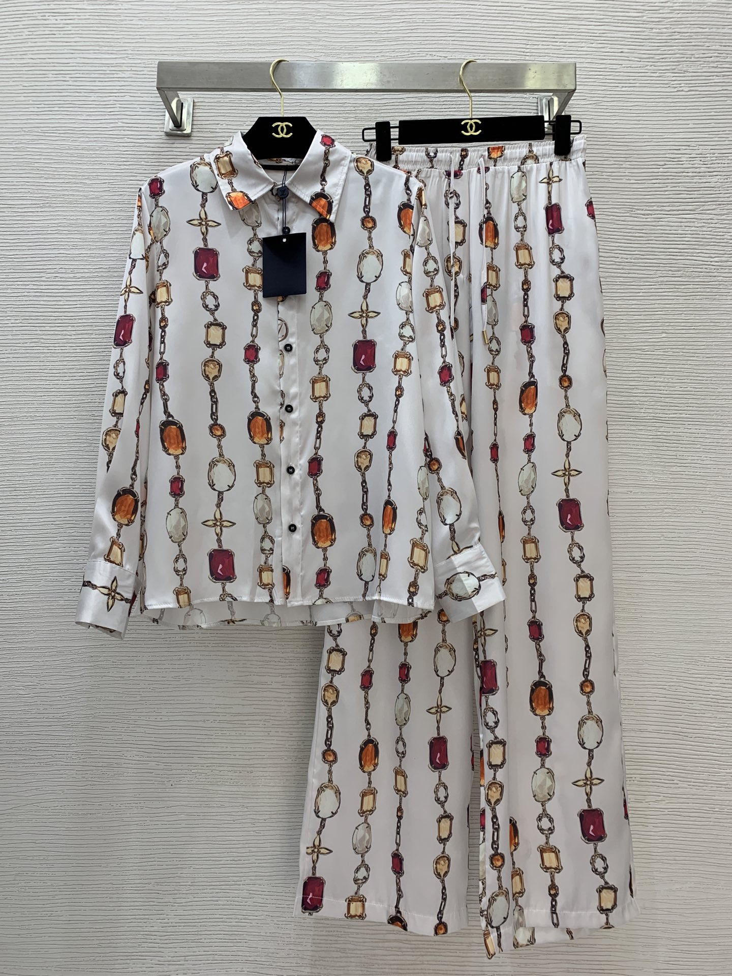 NO:446177,Model number D25071587 LOUID*Dujia LV new style, full body gem chain printed loose and fashionable elastic waist wide-leg pants!  (M size waist circumference 66 elasticity, hip circumference 100, pants length 108), louis vuitton, louis vuitton, louis vuitton, louis vuitton, alexander wang19860909款号D25071587 LOUID*驴家LV新款 通体宝石链条印花宽松时尚松紧腰阔腿裤长裤！（M码腰围66松紧,臀围100,裤长108）,,louis vuitton,louis vuitton,louis vuitton,louis vuitton,alexander wang,Women's clothing