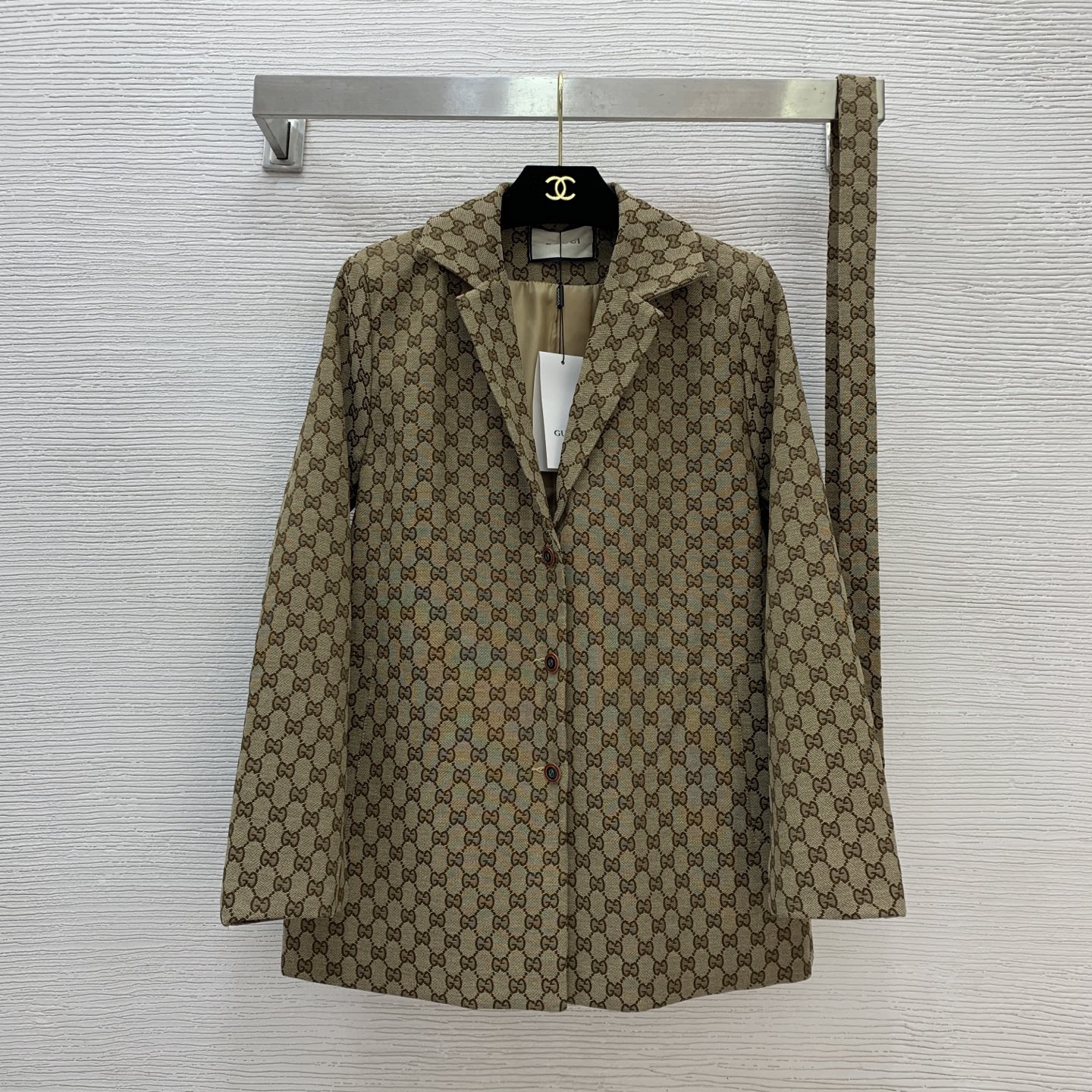 NO:446236,Model number D25071575 GUCC newest classic GG jacquard fabric, loose and fashionable single-breasted lapel long-sleeved short jacket with belt!  (M size shoulder width 39 with shoulder pads, bust 106, sleeve length 59, clothing length 73), gucci, jackets & coats, alexander wang19860909款号D25071575 GUCC*新款 经典GG提花面料、宽松时尚单排扣翻领长袖短外套配腰带！（M码肩宽39有垫肩,胸围106,袖长59,衣长73）,,gucci,jackets & coats,alexander wang,Women's clothing