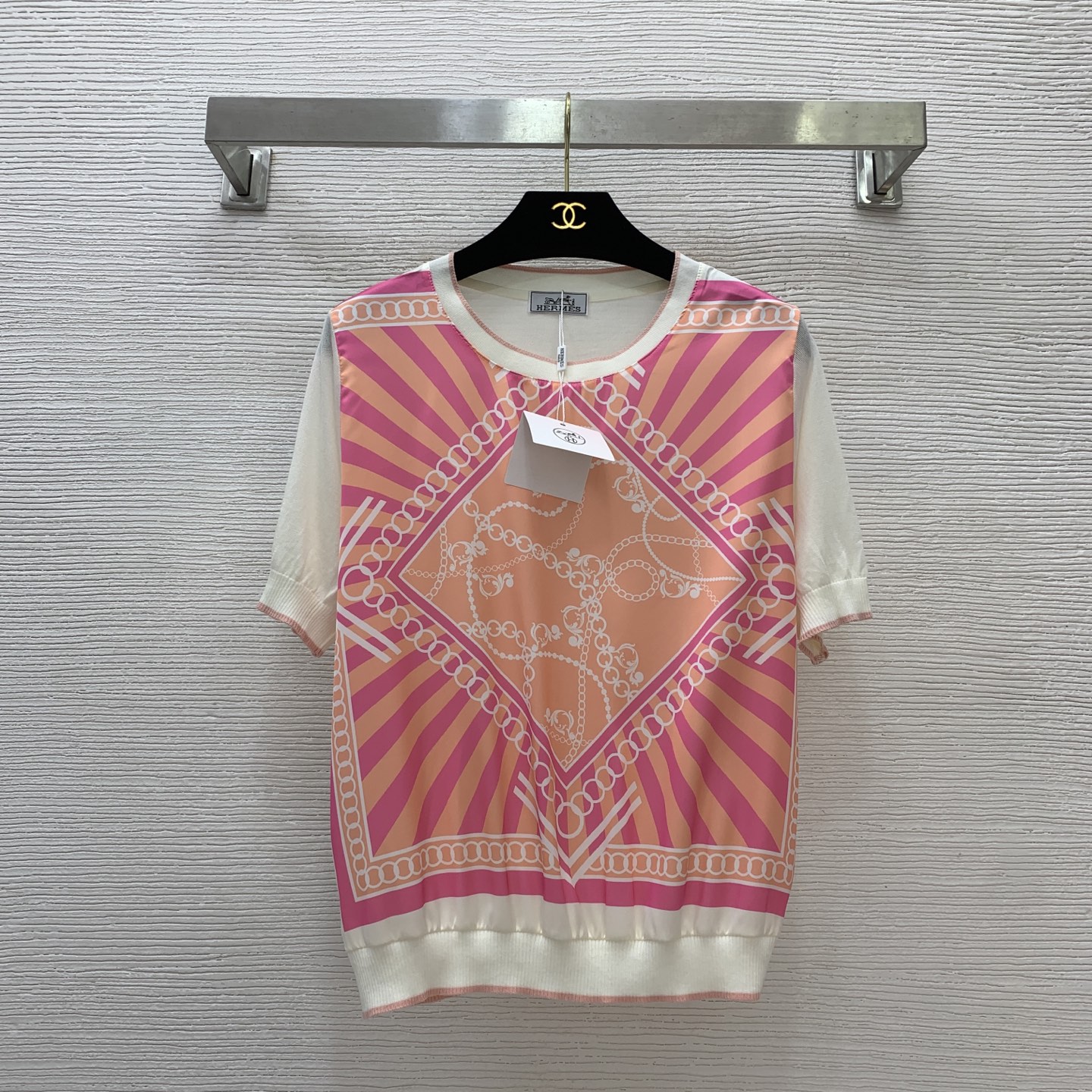 NO:447571,Model number G250671635 Recommended for running volume HERME*S new custom imitation silk satin spliced ​​back piece wool blended knitted fabric, fashionable printed loose short-sleeved pullover sweater top!  Ony white, green, average size (average size shoulder width 38, bust 100, sleeve length 25, clothing length 56) hair, hermes, T-shirt, real silk, alexander wang19860909款号G250671635 跑量推荐HERME*S新款定制仿真丝缎面拼接后片羊毛混纺针织面料、时尚印花宽松短袖套头针织衫上衣！米白色、绿色、均码（均码肩宽38,胸围100,袖长25,衣长56）发,,hermes,T-shirt,real silk,alexander wang,Women's clothing