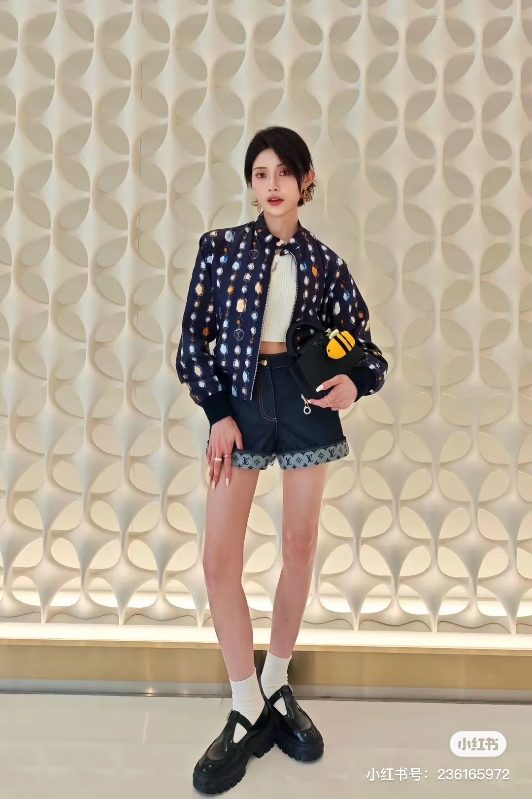 NO:446202,Model number D25071538 Wear on both sides LOUID*Dujia LV new style, whole body gem chain printed zipper pocket loose fashionable stand collar jacket long sleeve short jacket!  Blue, white, (M size shoulder width 47, bust 106, sleeve length 56, clothing length 55) hair,,louis vuitton,louis vuitton,louis vuitton,louis vuitton,jackets & coats,jackets & coats,alexander wang19860909款号D25071538 两面穿 LOUID*驴家LV新款 通体宝石链条印花拉链口袋宽松时尚立领夹克长袖短外套！蓝色、白色、（M码肩宽47,胸围106,袖长56,衣长55）发,,louis vuitton,louis vuitton,louis vuitton,louis vuitton,jackets & coats,jackets & coats,alexander wang,Women's clothing