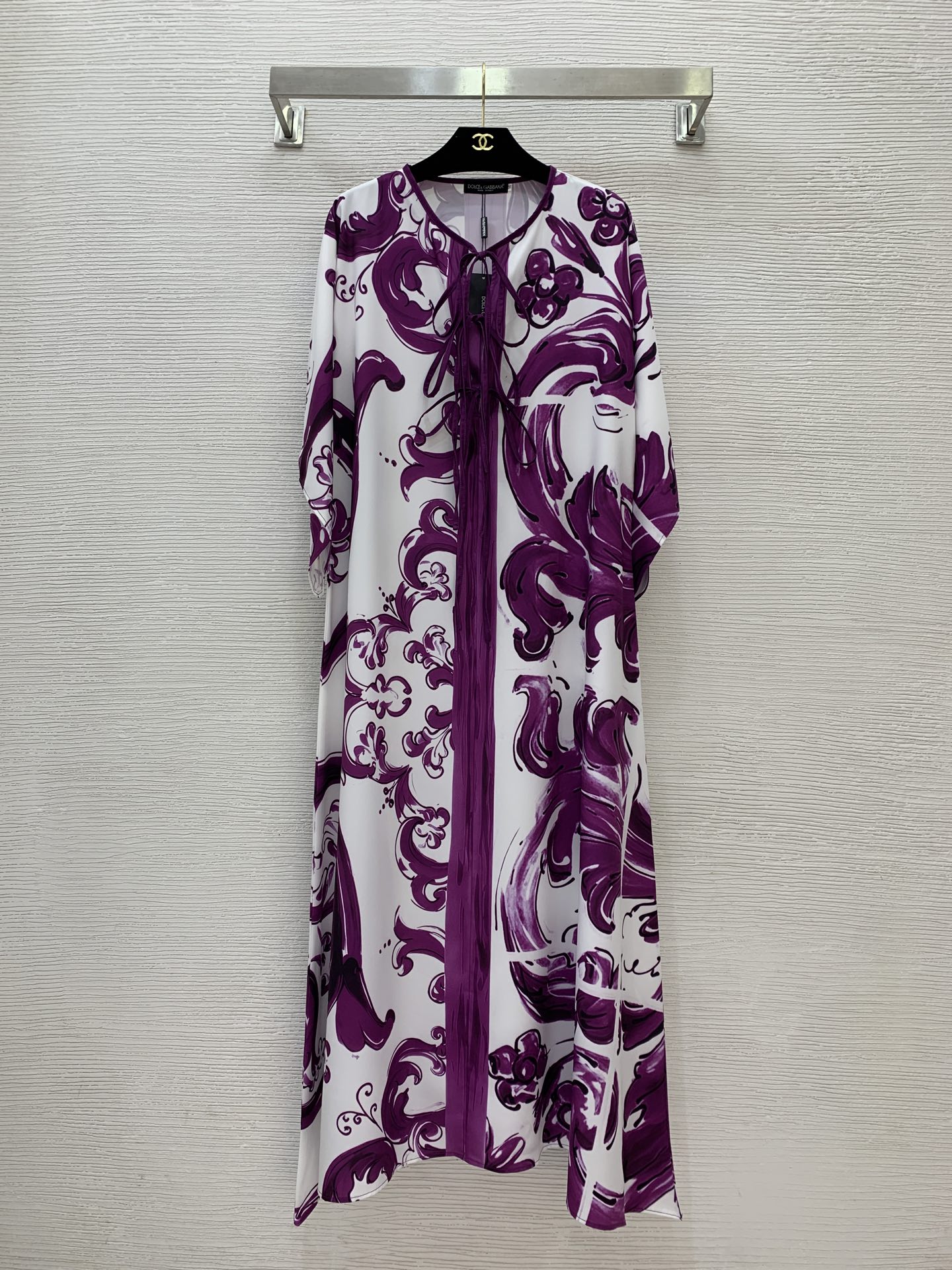 NO:448526,Model number D25071762 Dolce & Gabbana DG* new custom palace style retro pattern purple print, lace-up placket loose stylish long mid-sleeved dress!  (M size bust 112, rotator sleeve length 47, skirt length 132) hair, Dolce & Gabbana, skirts, alexander wang19860909款号D25071762 杜嘉班纳DG*新款定制宫廷风复古花纹紫色印花、系带门襟宽松时尚长款中袖连衣裙！ （M码胸围112,连肩袖长47,裙长132）发,,Dolce&Gabbana,skirts,alexander wang,Women's clothing