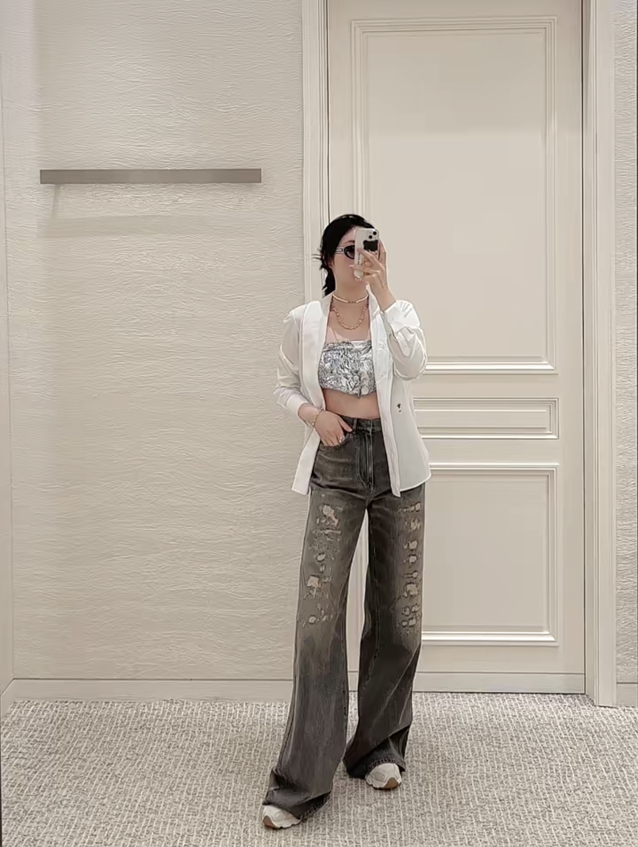 NO:452888,Model number G25071643 Dio* newest high-end custom washed cowboy cotton fabric, hand-woven ripped holes, unique fashionable graffiti print loose and fashionable wide-leg jeans!  Gray, (M size waist 70 without elasticity, trousers length 106) hair, dior, jeans, alexander wang19860909款号G25071643 Dio*新款 高端定制洗水牛仔棉面料、手工磨破洞个性时髦涂鸦印花宽松时尚阔腿牛仔裤！灰色,（M码腰围70无弹力,裤长106）发,,dior,jeans,alexander wang,Women's clothing