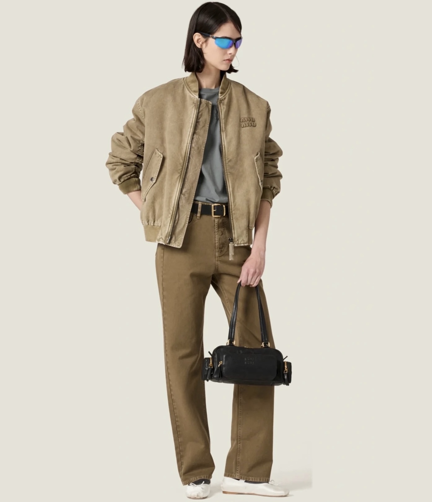 NO:448515,Model number G25071724 MiuMi* new model high-end custom washing cowboy cotton fabric adopts original letter logo hardware accessories, rear hip pocket patch logo fashionable simple straight jeans!  Number of yards: 32/34/36/38/40/42/44 (38 yards waist circumference 70 without elasticity, trousers length 105 waist circumference ±2cm) hair, miumiu, jeans, alexander wang19860909款号G25071724 MiuMi*缪家新款 高端定制洗水牛仔棉面料采用原版字母logo五金配件、后臀口袋贴布标志时尚简约直筒牛仔裤！码数:32/34/36/38/40/42/44（38码腰围70无弹力,裤长105 腰围±2cm）发,,miumiu,jeans,alexander wang,Women's clothing