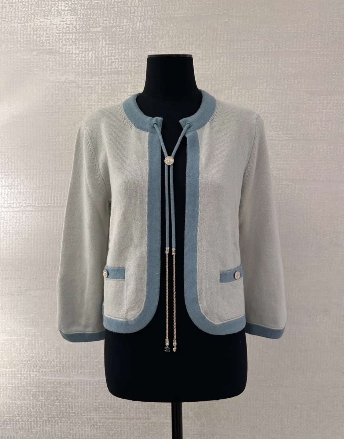 NO:448550,Model number G25071755 Chane* Grandma's new high-end custom wool yarn fabric, contrasting color splicing, no button-down placket round neck long sleeve knitted cardigan top!  Pink, burgundy, blue gray, 36/38/40 (38 size shoulder width 39, bust 94, sleeve length 56, clothing length 53), chanel, alexander wang19860909款号G25071755 Chane*香奶奶新款高端定制羊毛纱线面料、撞色拼接无扣门襟圆领长袖针织开衫上衣！粉色、酒红、青灰、36/38/40（38码肩宽39,胸围94,袖长56,衣长53）,,chanel,alexander wang,Women's clothing