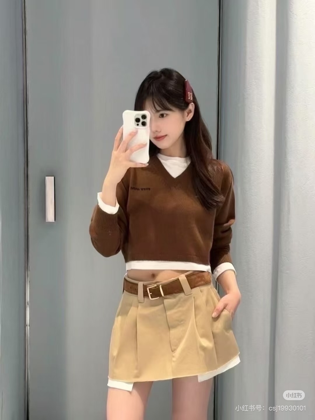 NO:450486,Model number G25071957 MiuMi* Miujia new high-end custom wool yarn fabric, chest letter logo logo contrast color splicing fake two-piece design fashionable age-reducing short long-sleeved sweater top!  Coffee, brown, 36.38.40 (38 size shoulder width 46, bust 90, sleeve length 51, clothing length 45) hair, miumiu, alexander wang19860909款号G25071957 MiuMi*缪家新款高端定制羊毛纱线面料、胸前字母logo标志撞色拼接假两件设计时尚减龄短款长袖针织衫上衣！咖色、棕色、36.38.40（38码肩宽46,胸围90,袖长51,衣长45）发,,miumiu,alexander wang,Women's clothing