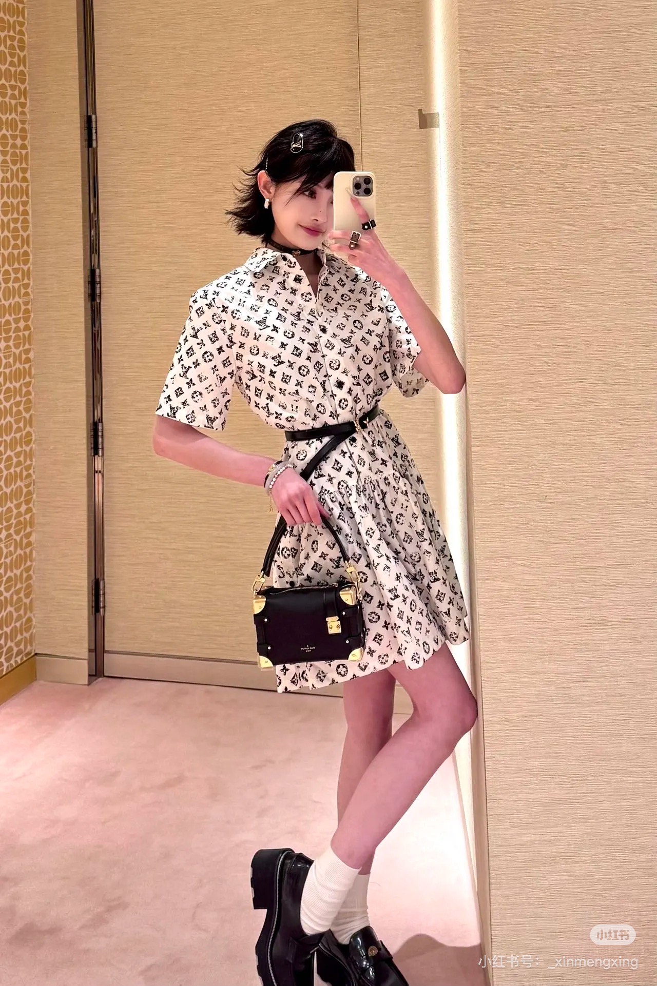 NO:450447,Model number D25071983 LOUIS* new style, classic presbyterian letter logo print, half-body buckle placket lapel loose and fashionable paired with belt waist slimming and short-sleeved dress!  White, (M size shoulder width 39, bust 94, sleeve length 22, skirt length 83) hair,,louis vuitton,louis vuitton,louis vuitton,skirts,T-shirt,alexander wang19860909款号D25071983 LOUIS*驴家新款 经典老花字母logo印花 半身系扣门襟翻领宽松时尚搭配腰带收腰显瘦短袖连衣裙！白色,（M码肩宽39,胸围94,袖长22,裙长83）发,,louis vuitton,louis vuitton,louis vuitton,skirts,T-shirt,alexander wang,Women's clothing