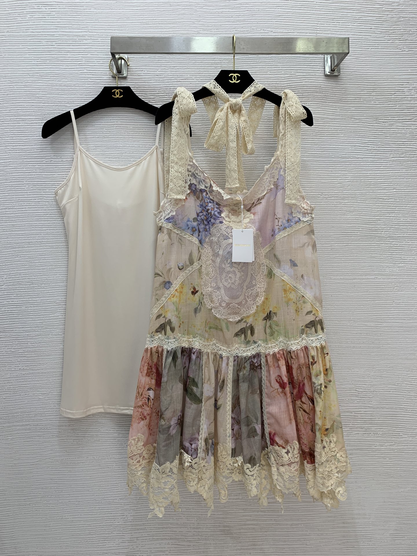 NO:452904,Model number G25072338 ZIMMERMA*N Australia brand High-end custom lace water-soluble flower contrasting color splicing loose versatile bow strap suspender dress solid color inner strap base skirt two-piece set!  1.2.3.4/SMLXL (3 size bust 90, skirt length 84, inner bust 88 high elasticity, length 69 without shoulder straps), skirts, alexander wang19860909款号G25072338 ZIMMERMA*N兹默曼澳洲品牌 高端定制蕾丝水溶花撞色拼接宽松百搭蝴蝶结绑带吊带连衣裙纯色内搭吊带打底裙两件套！1.2.3.4/SMLXL（3码胸围90,裙长84,内搭胸围88高弹力,长度69不含肩带）,,skirts,alexander wang,Women's clothing