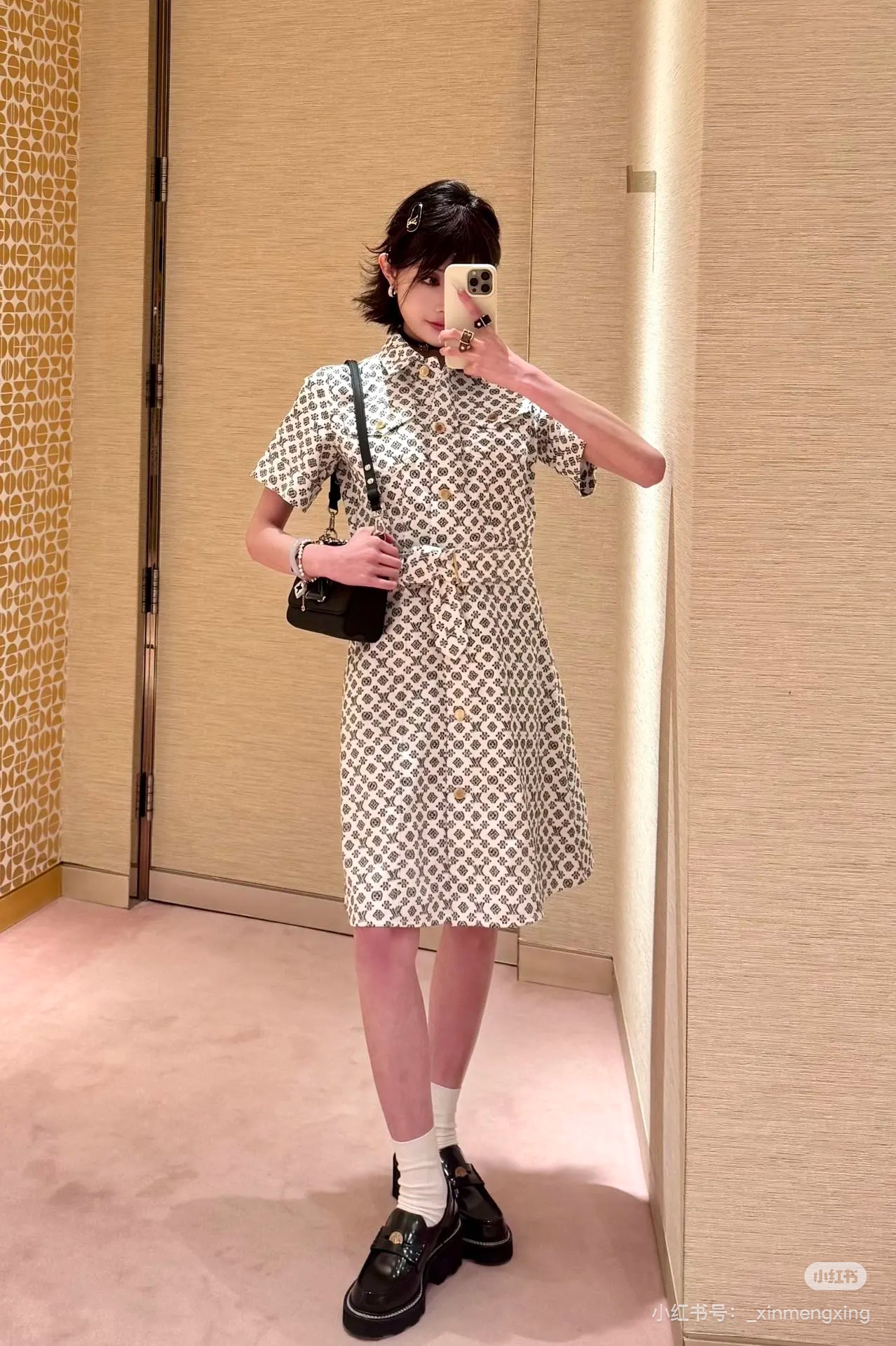 NO:451731,Model number D25072188 LOUIS*Doujia LV new custom presbyterian letter logo denim cotton fabric, gold button placket buckle lapel waist slim short-sleeved dress with belt!  White, (M size shoulder width 36, bust 92, waist 80, sleeve length 20, skirt length 90), louis vuitton, louis vuitton, louis vuitton, louis vuitton, skirts, T-shirt, alexander wang19860909款号D25072188 LOUIS*驴家LV新款定制老花字母logo牛仔棉面料、金色纽扣开襟系扣翻领收腰显瘦短袖连衣裙配有腰带！白色,（M码肩宽36,胸围92,腰围80,袖长20,裙长90）发,,louis vuitton,louis vuitton,louis vuitton,louis vuitton,skirts,T-shirt,alexander wang,Women's clothing