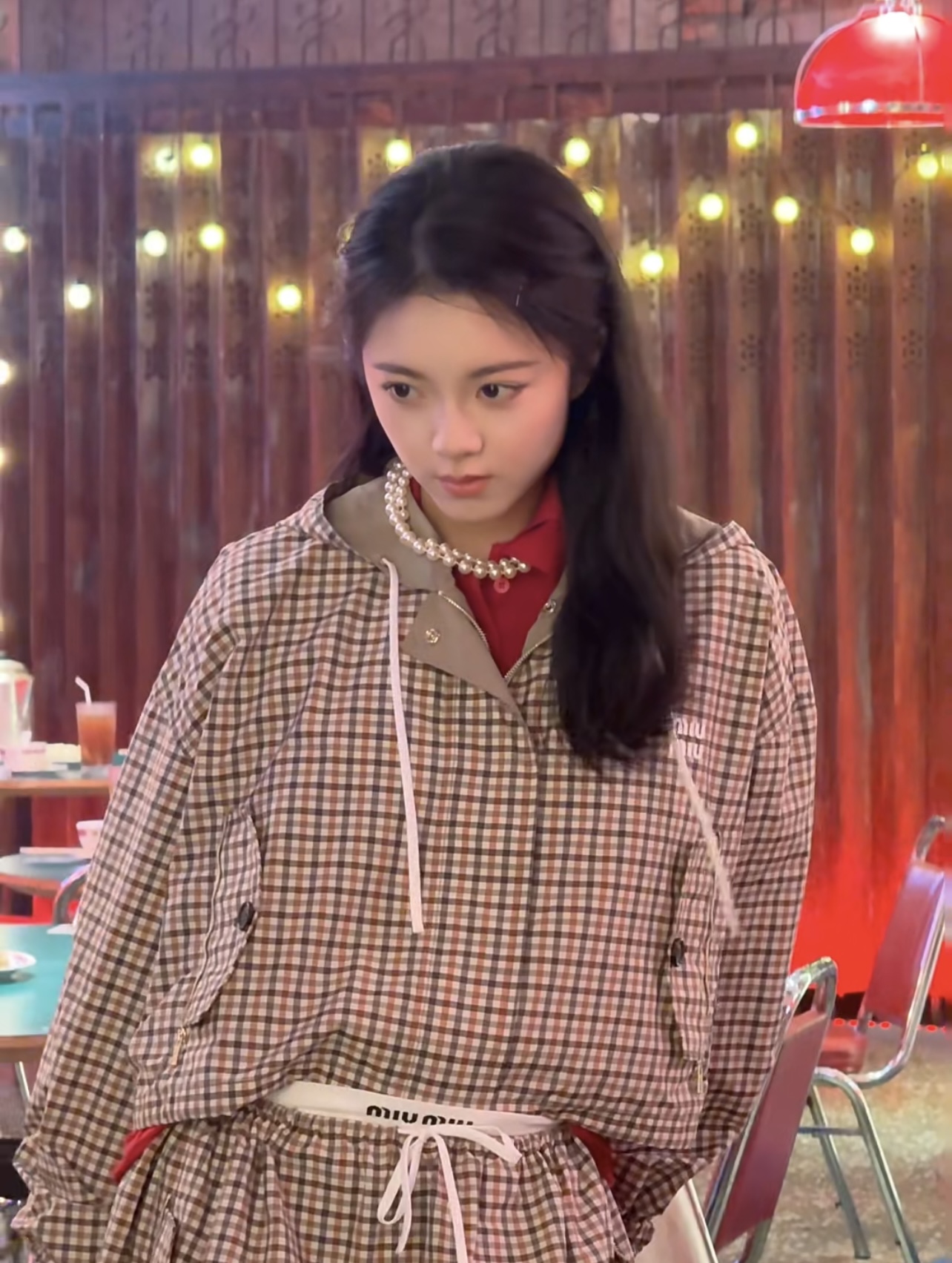 NO:452898,Jacket and skirt number G25072387 MiuMi* new style temperament and fashionable plaid suit!  Original letter logo zipper press-button placket loose and versatile long-sleeved hooded short jacket elastic waist zipper pocket A-line short skirt skirt!  (M size shoulder width 59, bust, sleeve length 54, clothing length 54; waist 74 elastic, skirt length 38), miumiu, skirt, jackets & coats, hats, alexander wang19860909外套、半裙款号G25072387 MiuMi*缪家新款 气质时尚格子套装！原版字母logo拉链压扣门襟宽松百搭长袖连帽短外套松紧腰拉链口袋A字短裙半身裙！（M码肩宽59,胸围,袖长54,衣长54；腰围74松紧,裙长38）,,miumiu,skirts,jackets & coats,hats,alexander wang,Women's clothing